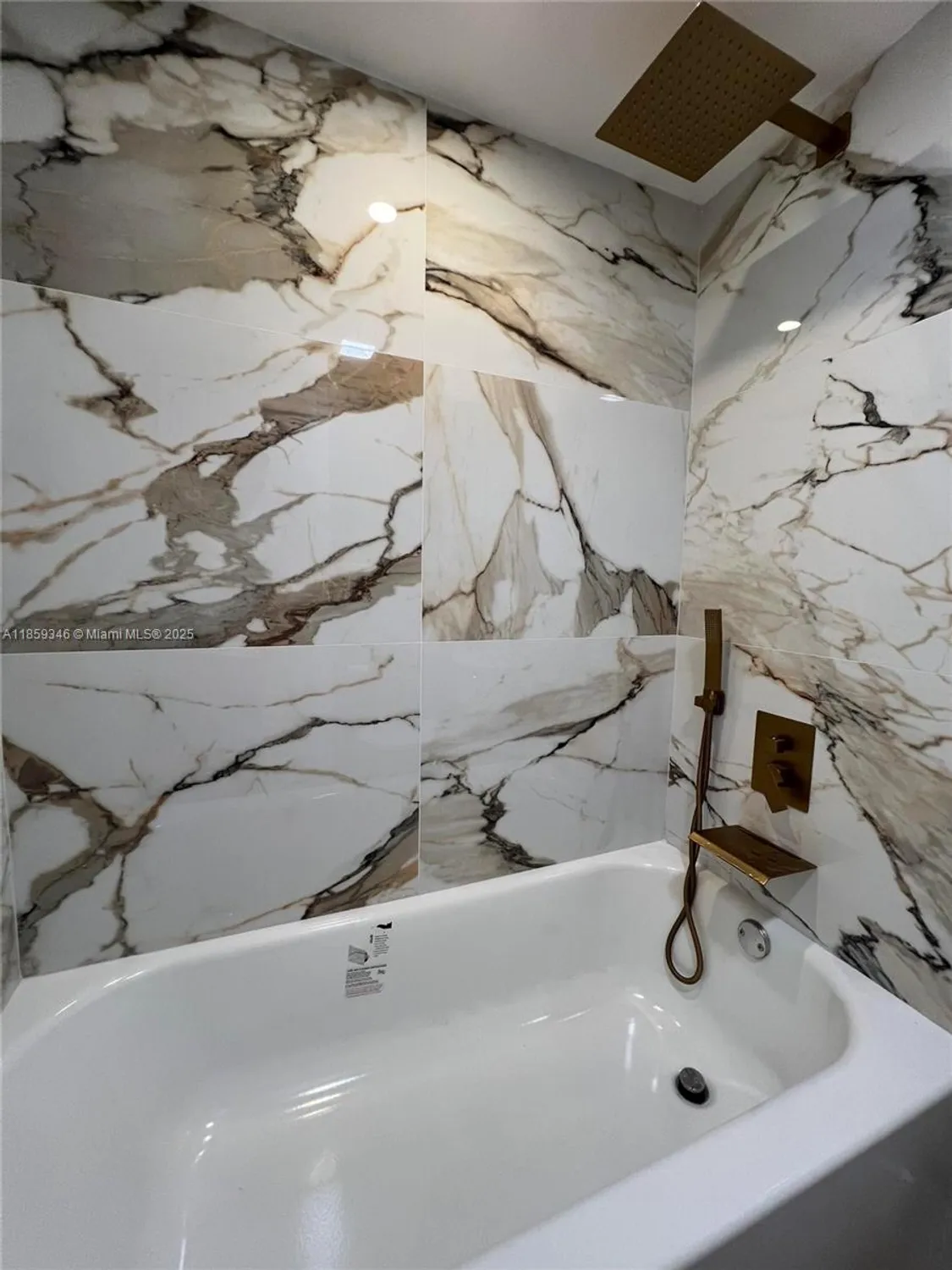 Property Slideshow image 13 of 33 | 20500 w country club dr 308, Aventura, FL, 33180