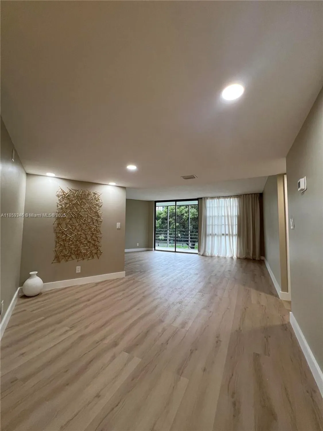 Property Slideshow image 24 of 33 | 20500 w country club dr 308, Aventura, FL, 33180