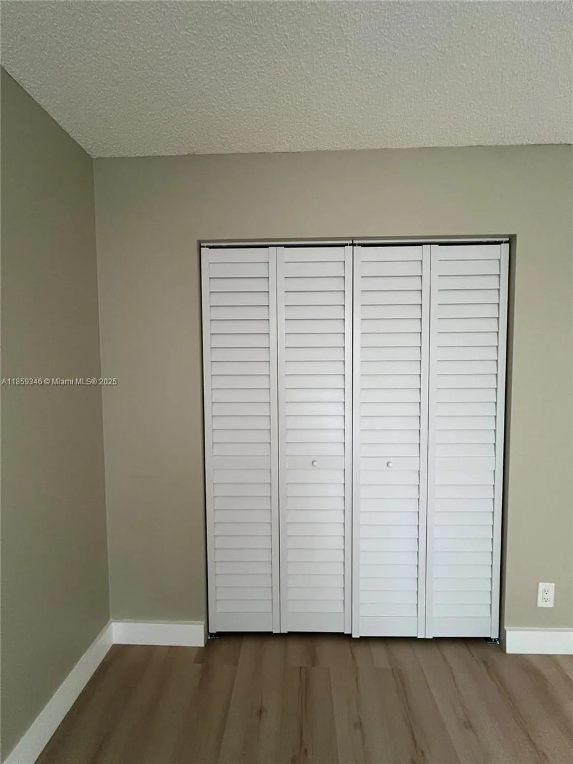 Property Slideshow image 27 of 33 | 20500 w country club dr 308, Aventura, FL, 33180