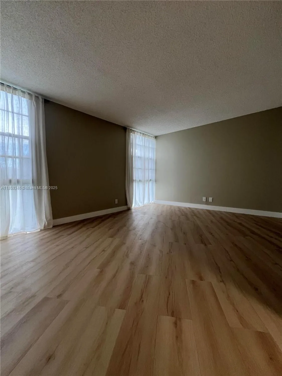 Property Slideshow image 22 of 33 | 20500 w country club dr 308, Aventura, FL, 33180