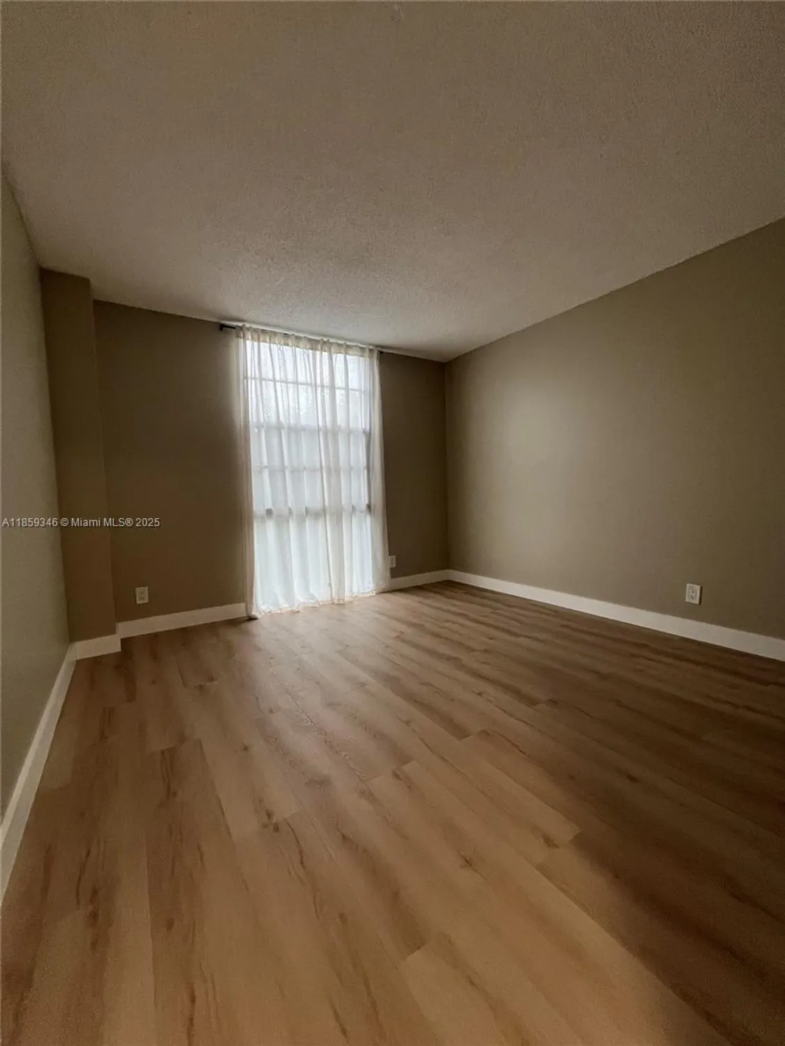 Property Slideshow image 31 of 33 | 20500 w country club dr 308, Aventura, FL, 33180