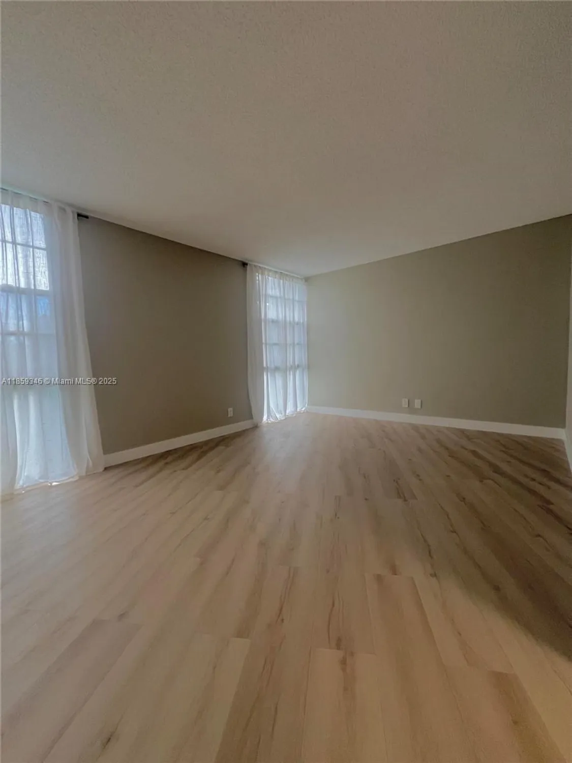 Property Slideshow image 33 of 33 | 20500 w country club dr 308, Aventura, FL, 33180