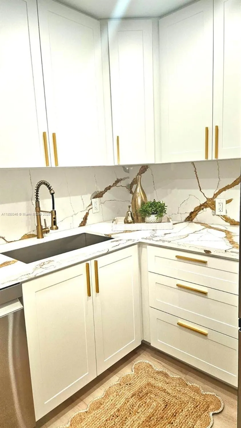 Property Slideshow image 5 of 33 | 20500 w country club dr 308, Aventura, FL, 33180