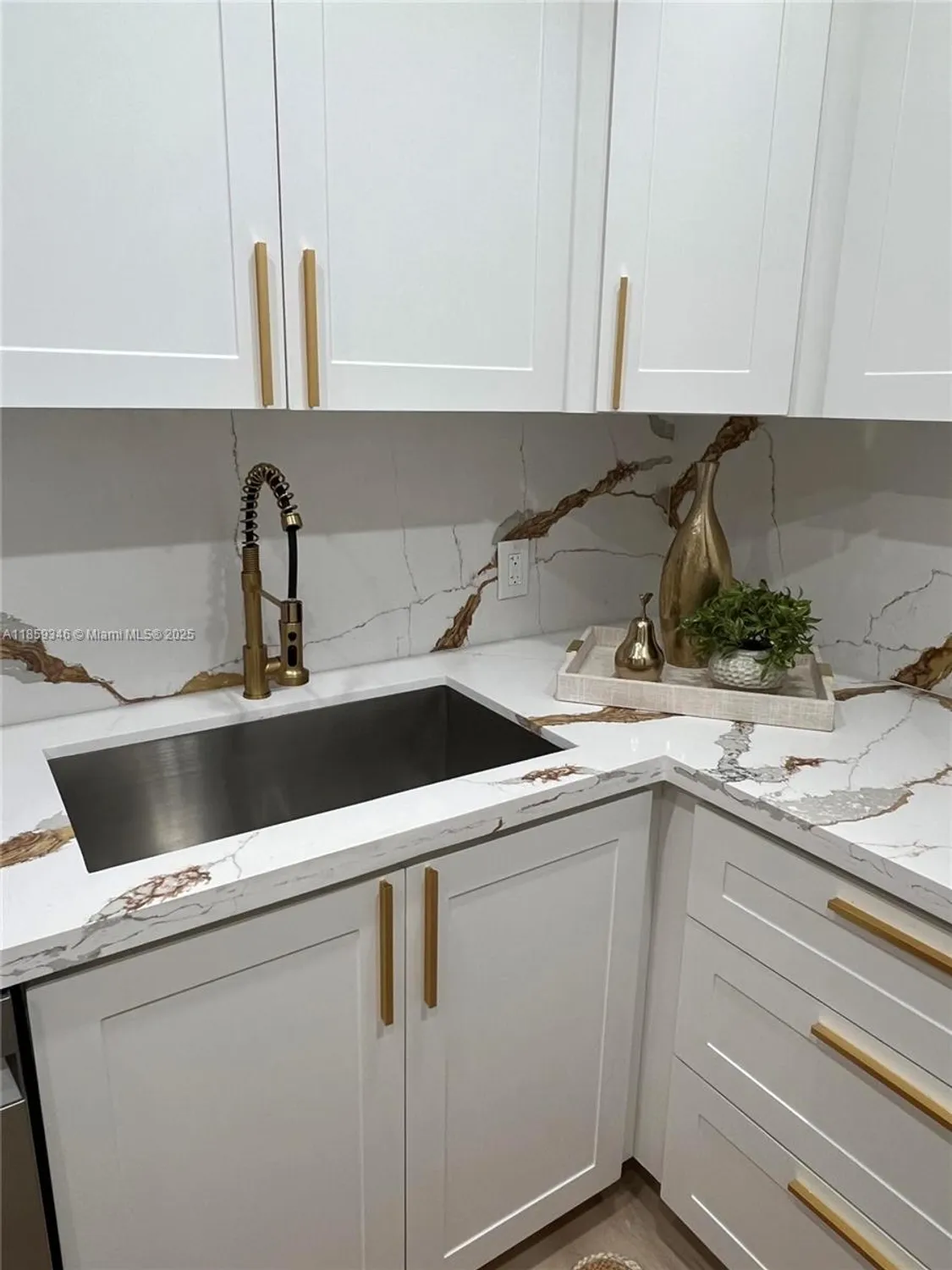 Property Slideshow image 7 of 33 | 20500 w country club dr 308, Aventura, FL, 33180