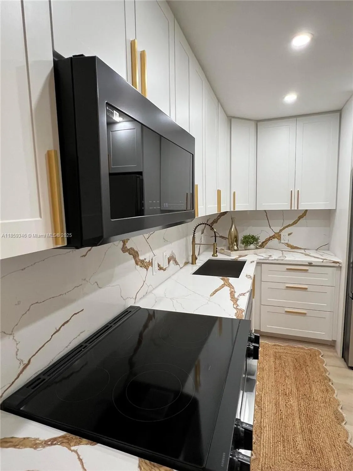 Property Slideshow image 8 of 33 | 20500 w country club dr 308, Aventura, FL, 33180