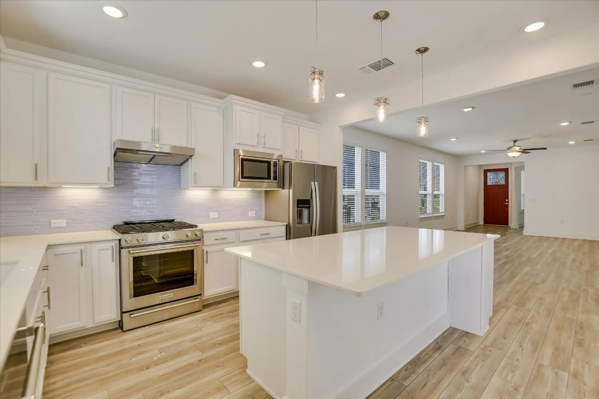 Property Slideshow image 10 of 21 | 702 kitty hawk rd, Georgetown, TX, 78633