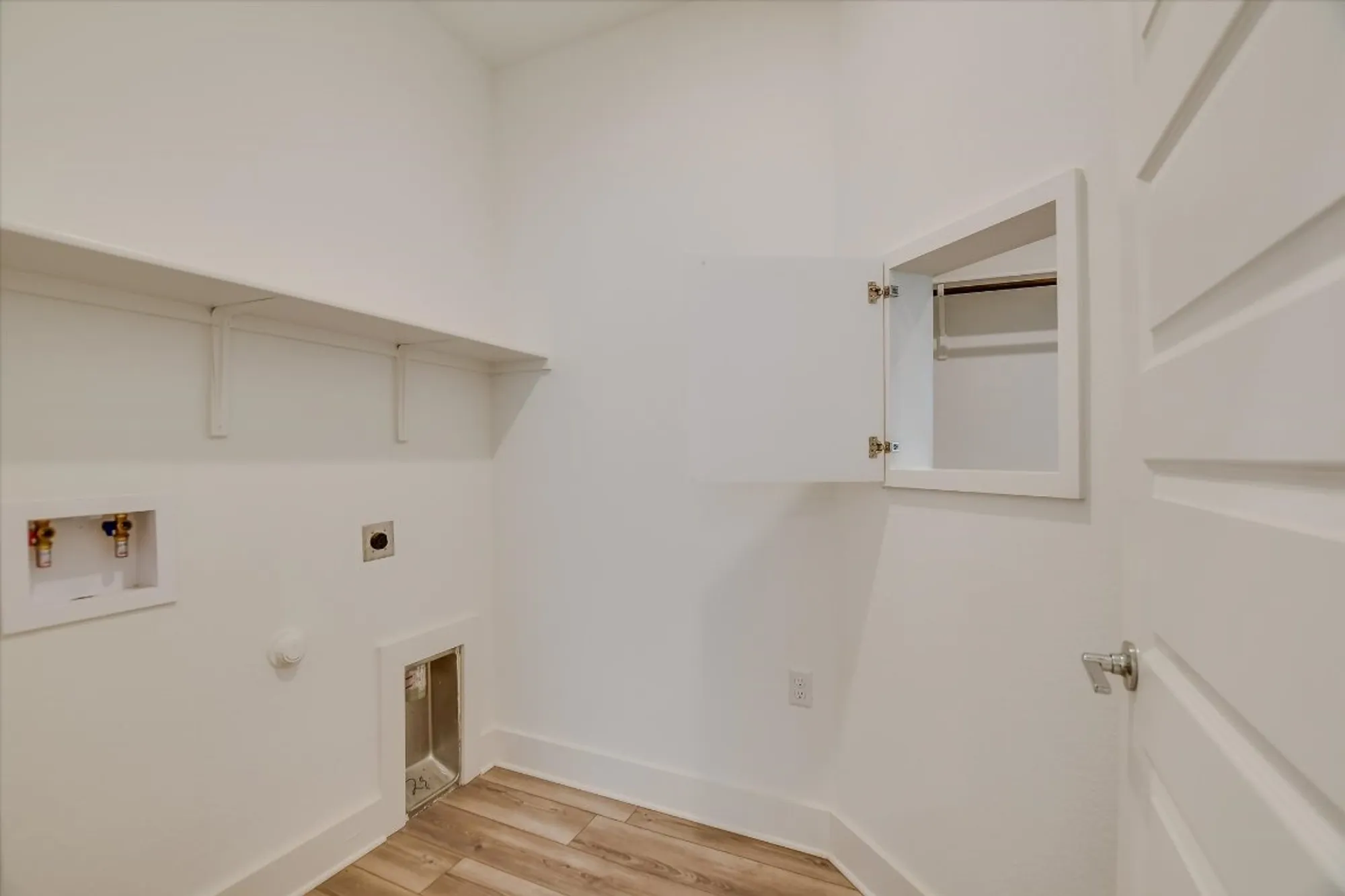 Property Slideshow image 11 of 21 | 702 kitty hawk rd, Georgetown, TX, 78633