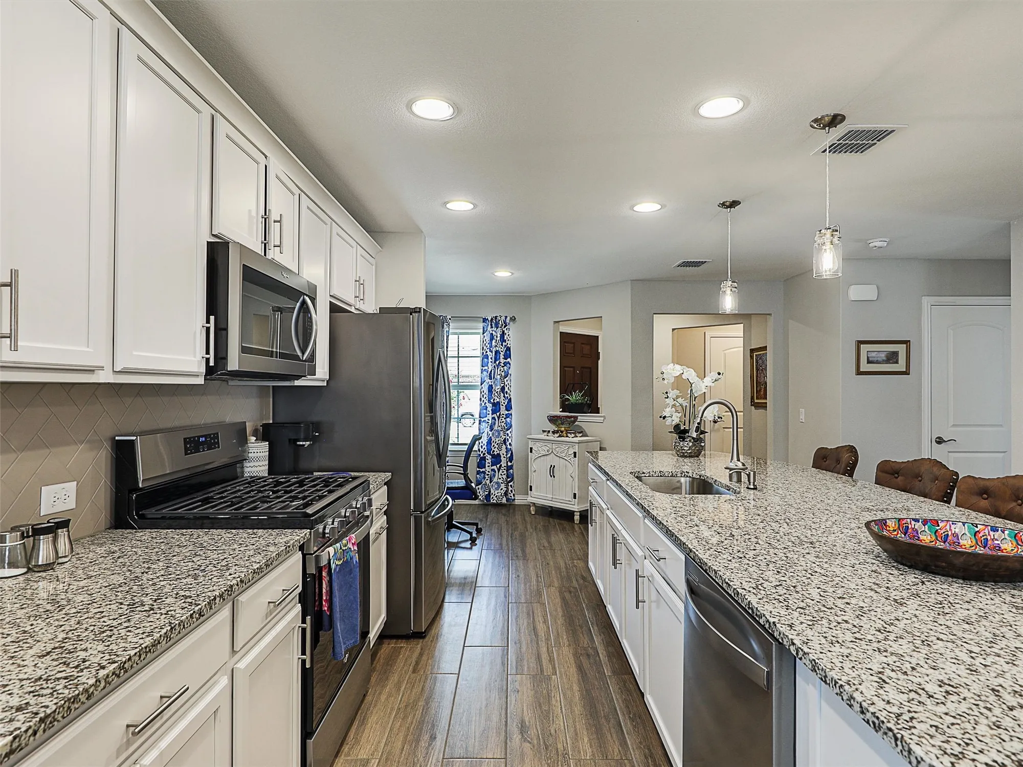 Property Slideshow image 9 of 30 | 1216 rough hollow dr, Mckinney, TX, 75071