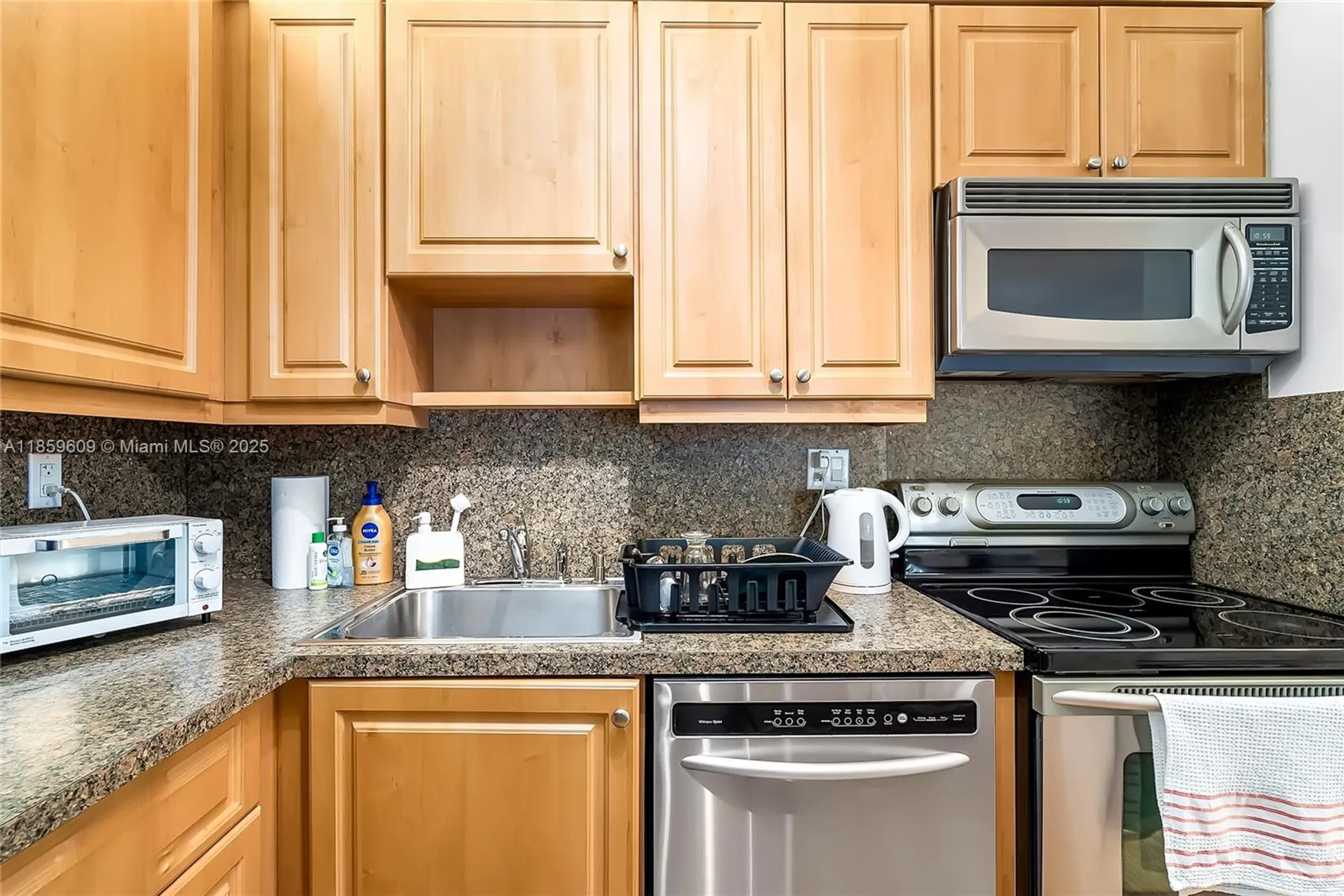 Property Slideshow image 9 of 65 | 10715 w clairmont cir 212, Tamarac, FL, 33321