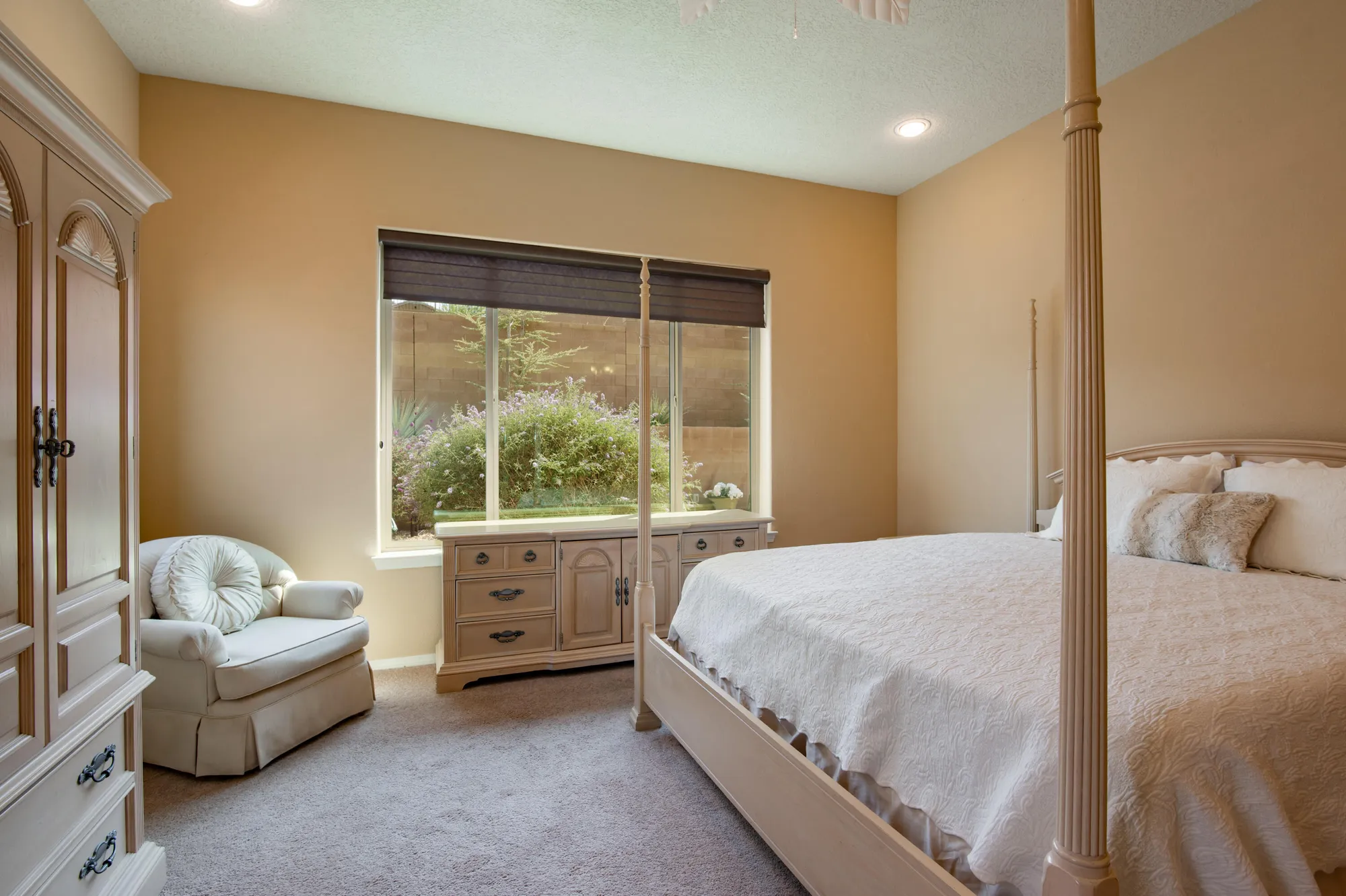 Property Slideshow image 21 of 52 | 9316 iron creek ln, Albuquerque, NM, 87120