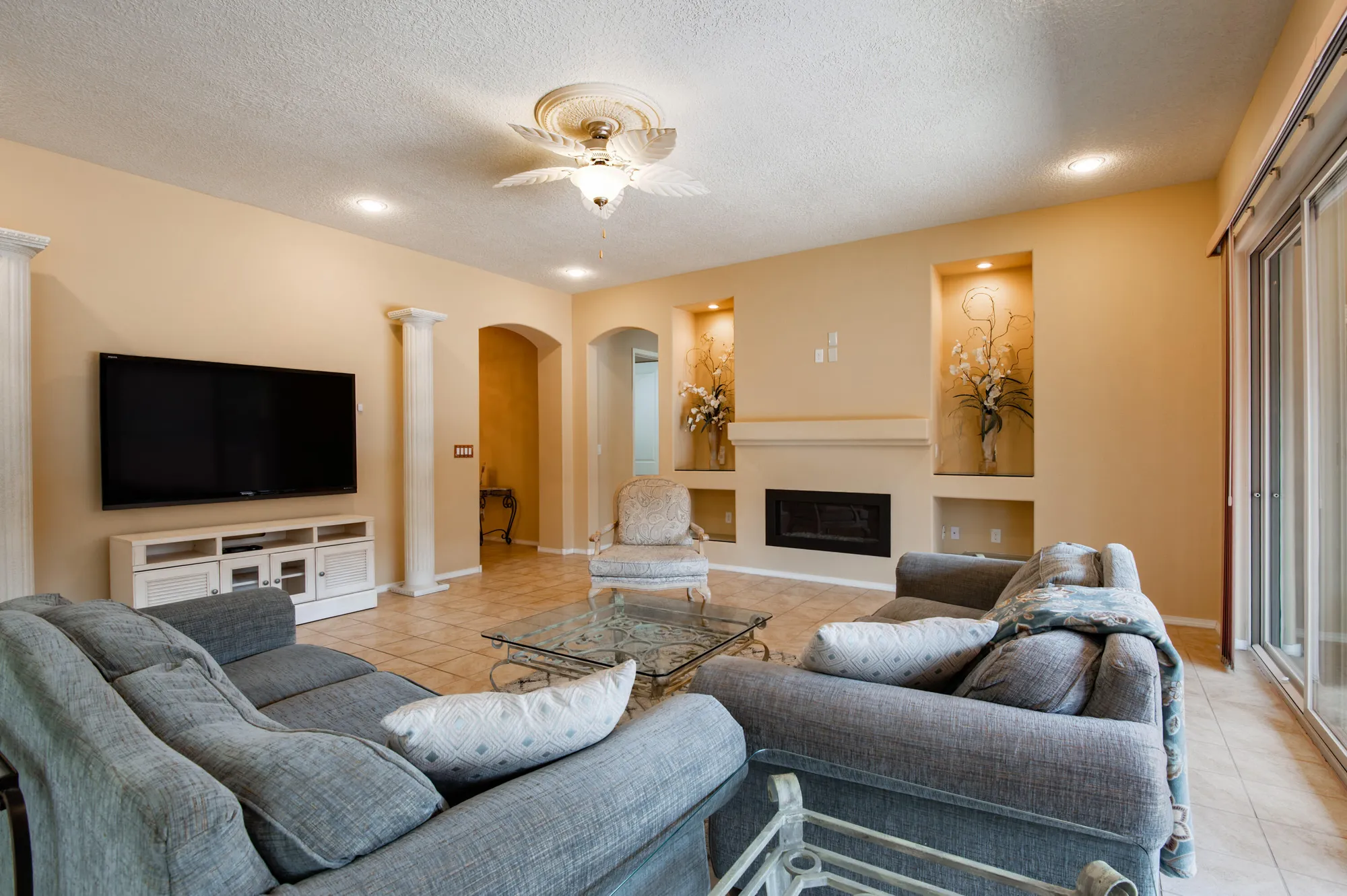 Property Slideshow image 9 of 52 | 9316 iron creek ln, Albuquerque, NM, 87120