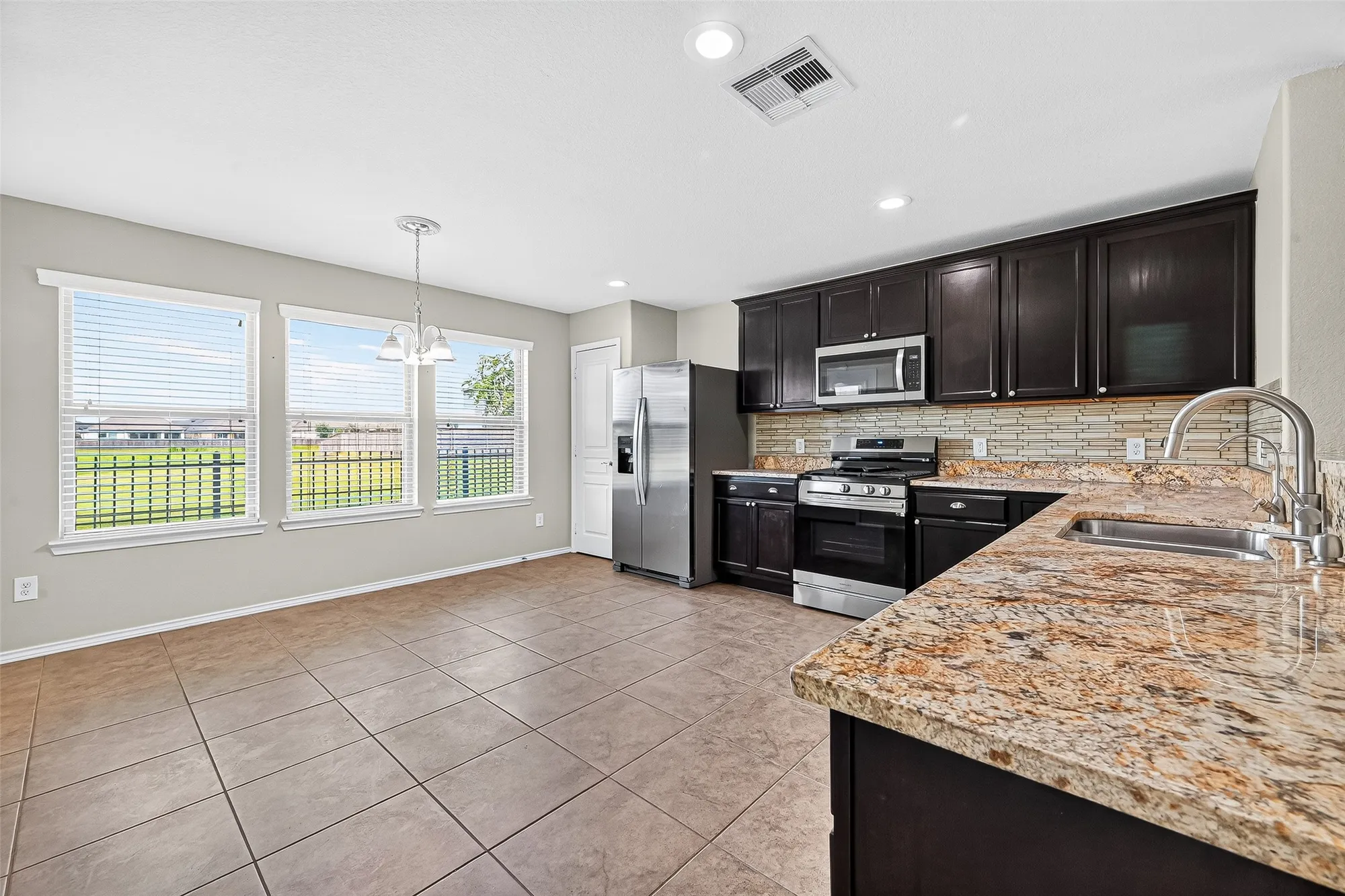 Property Slideshow image 20 of 50 | 2811 cone flower dr, Richmond, TX, 77469