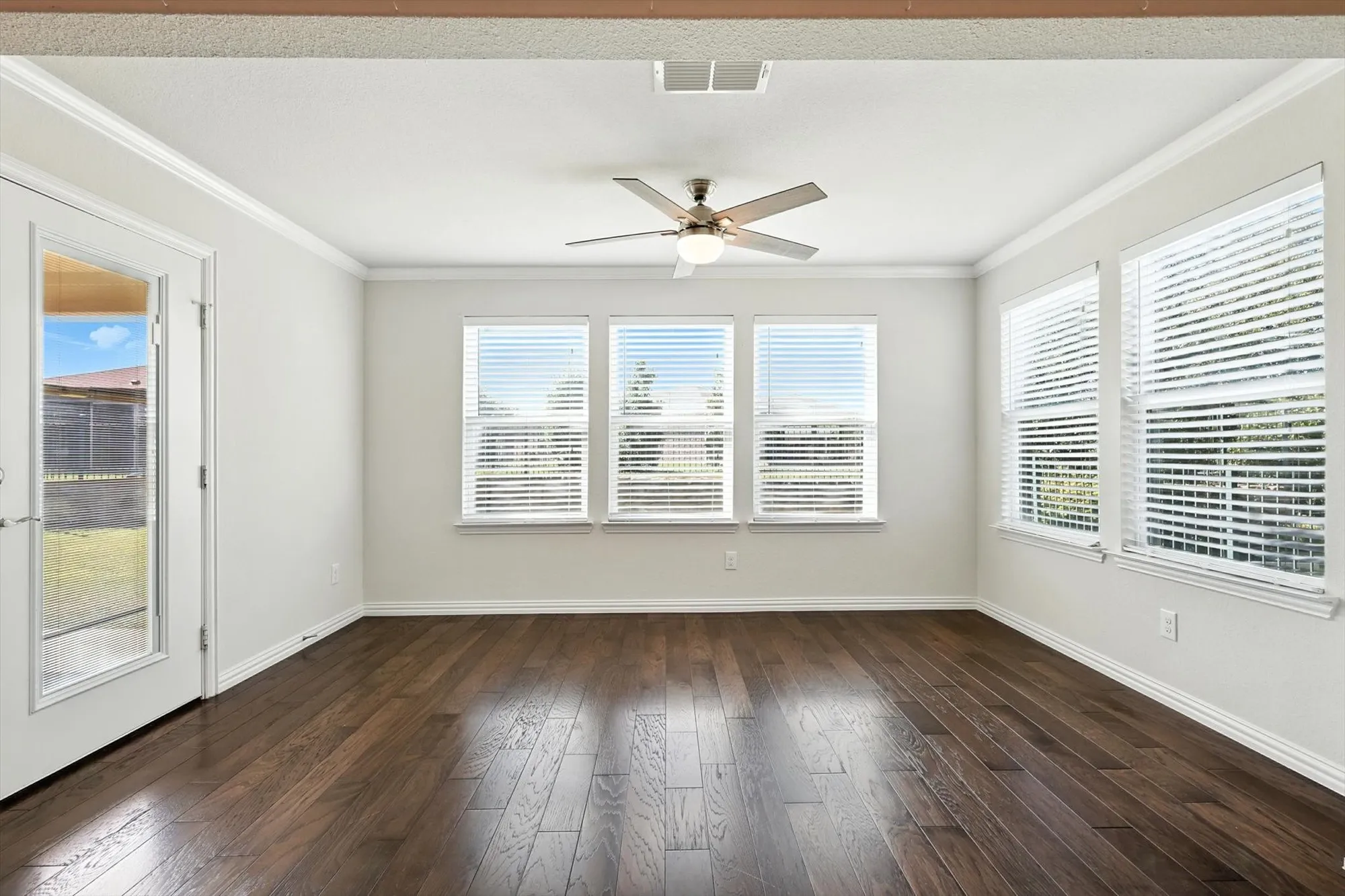 Property Slideshow image 10 of 40 | 3179 fish hook ln, Frisco, TX, 75036