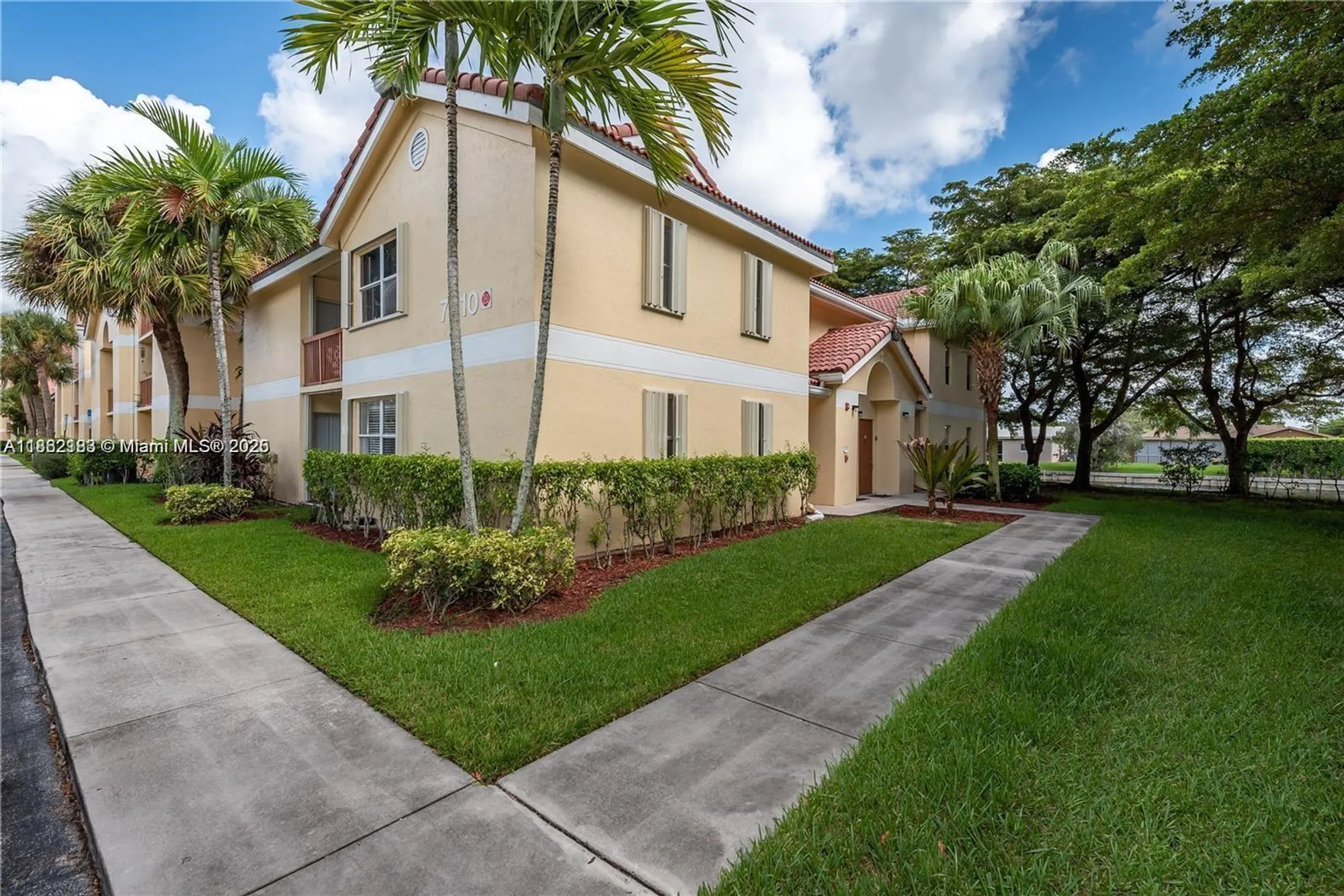 Property Slideshow image 3 of 17 | 7610 westwood dr 112, Tamarac, FL, 33321