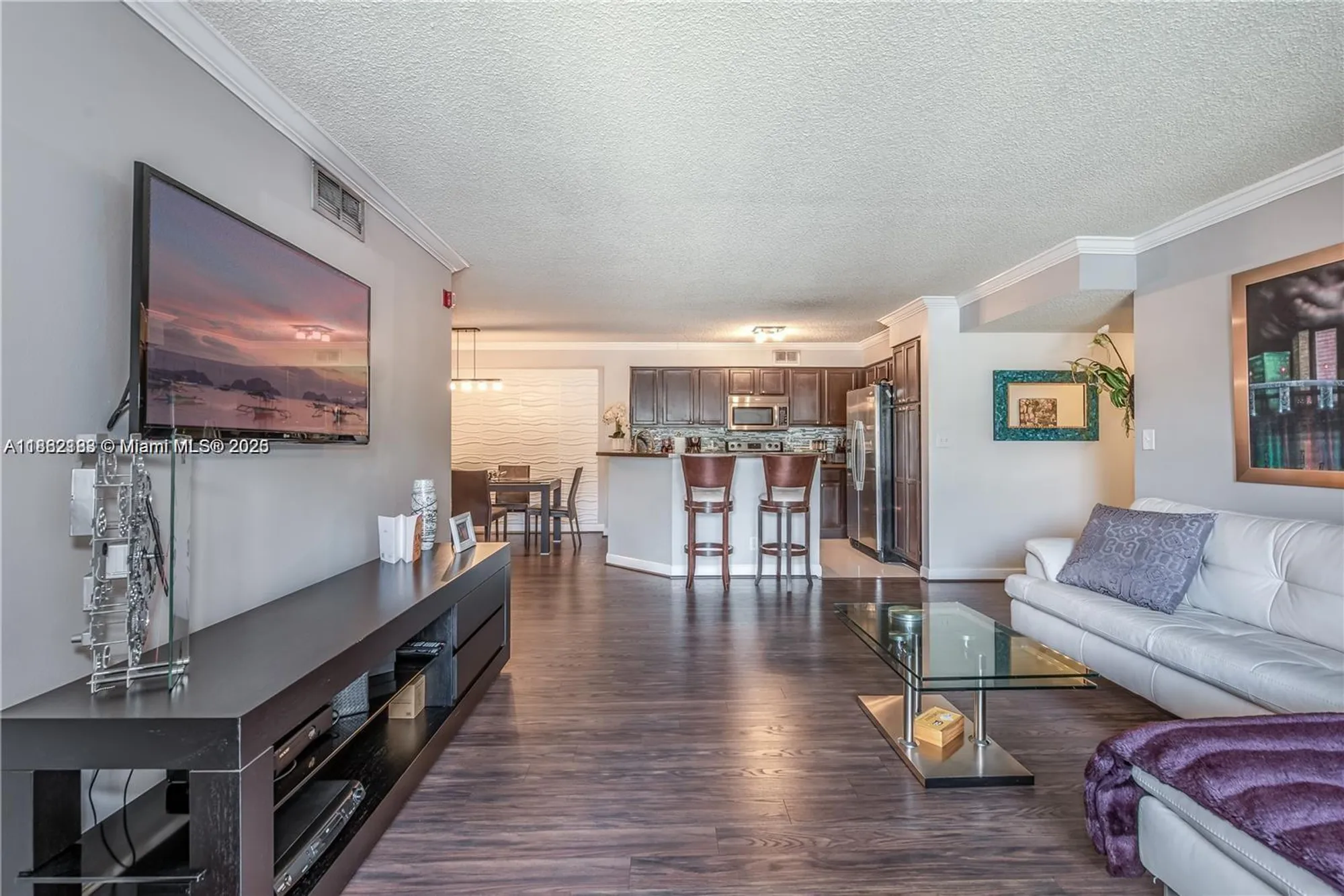 Property Slideshow image 6 of 17 | 7610 westwood dr 112, Tamarac, FL, 33321