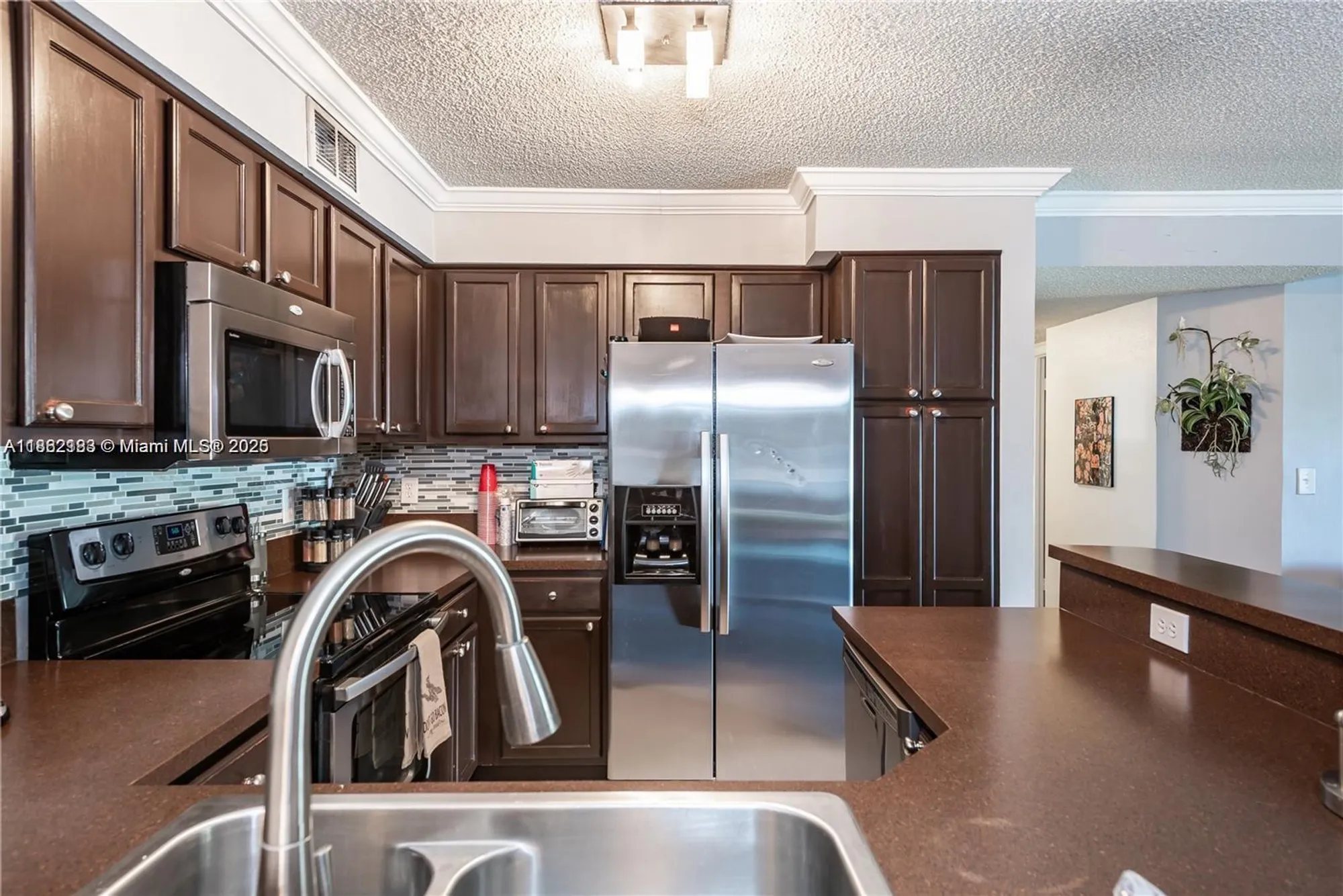 Property Slideshow image 8 of 17 | 7610 westwood dr 112, Tamarac, FL, 33321