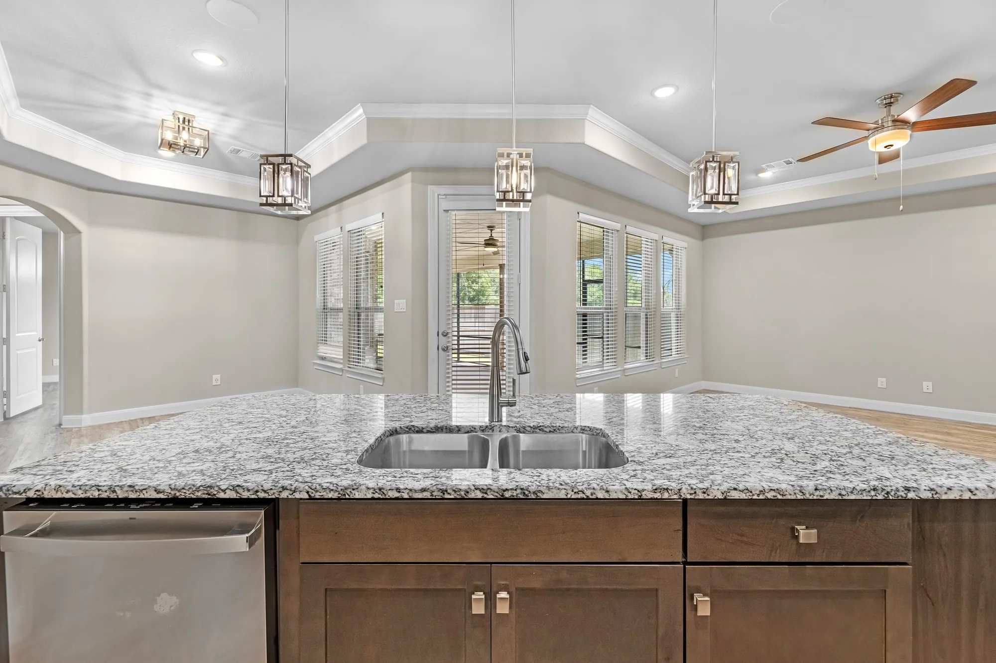 Property Slideshow image 14 of 44 | 5719 bobwhite trl, Manvel, TX, 77578