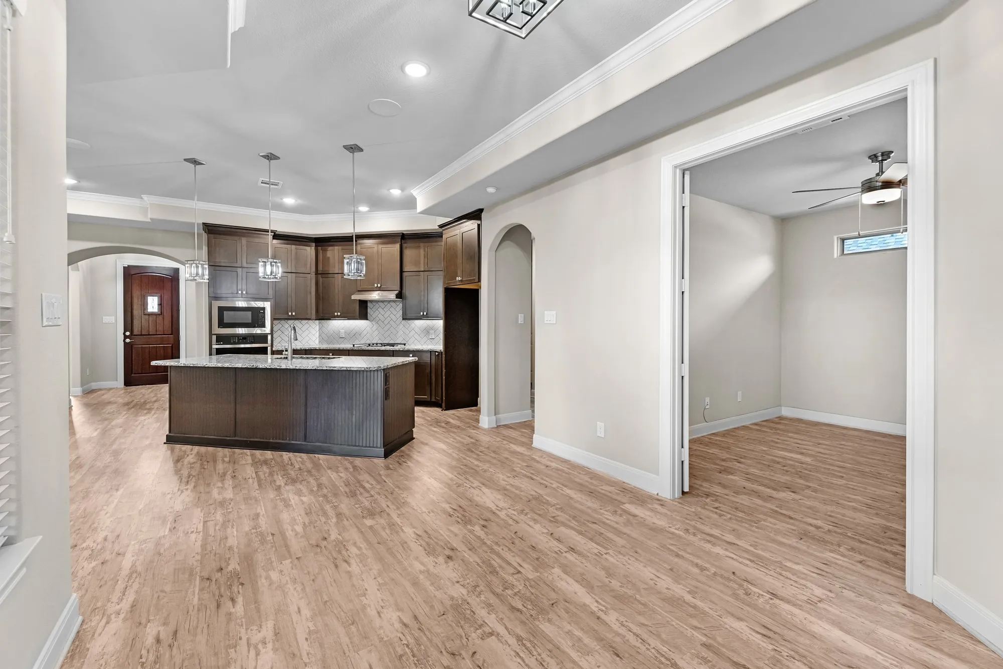 Property Slideshow image 16 of 44 | 5719 bobwhite trl, Manvel, TX, 77578