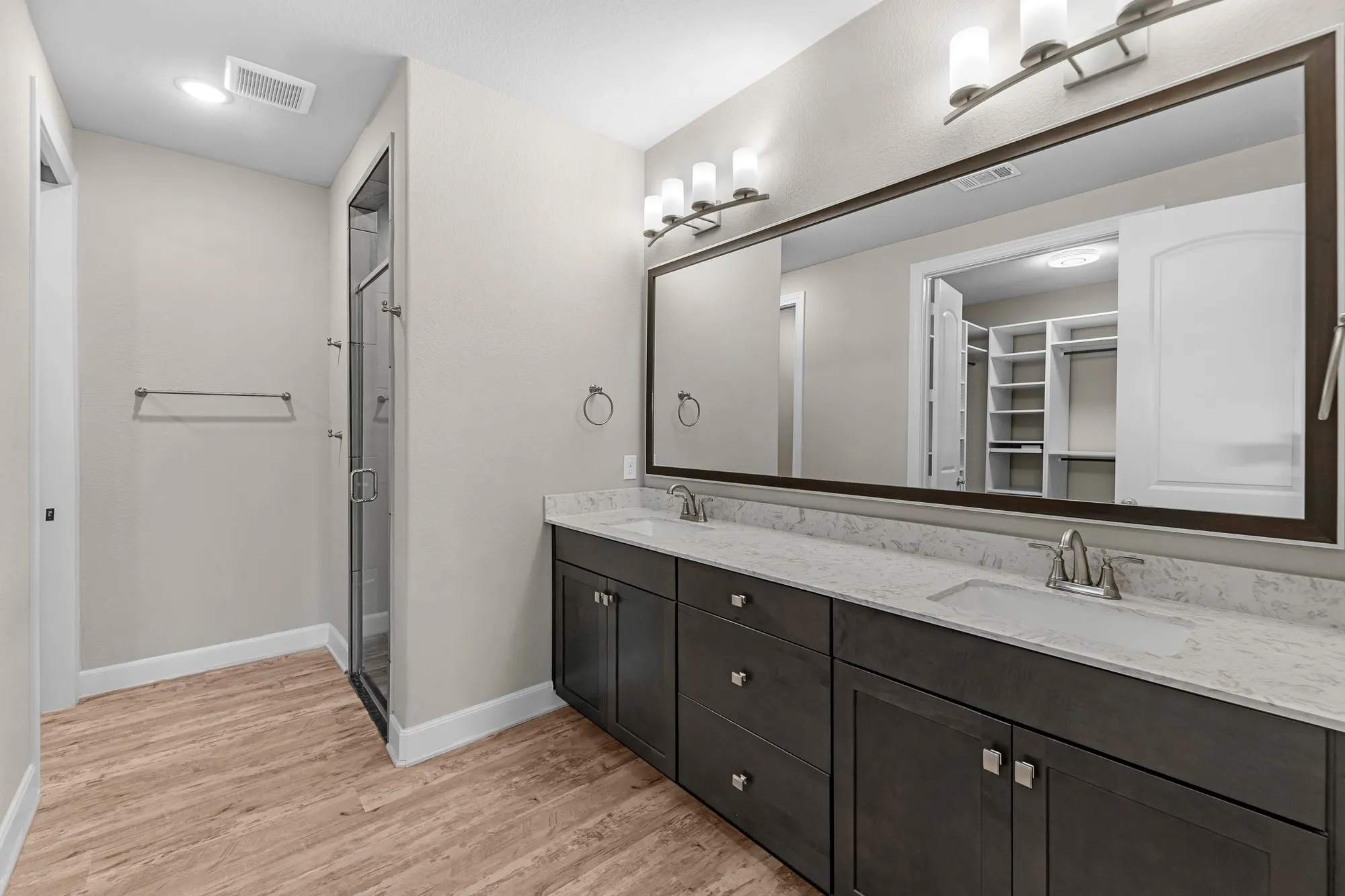 Property Slideshow image 19 of 44 | 5719 bobwhite trl, Manvel, TX, 77578