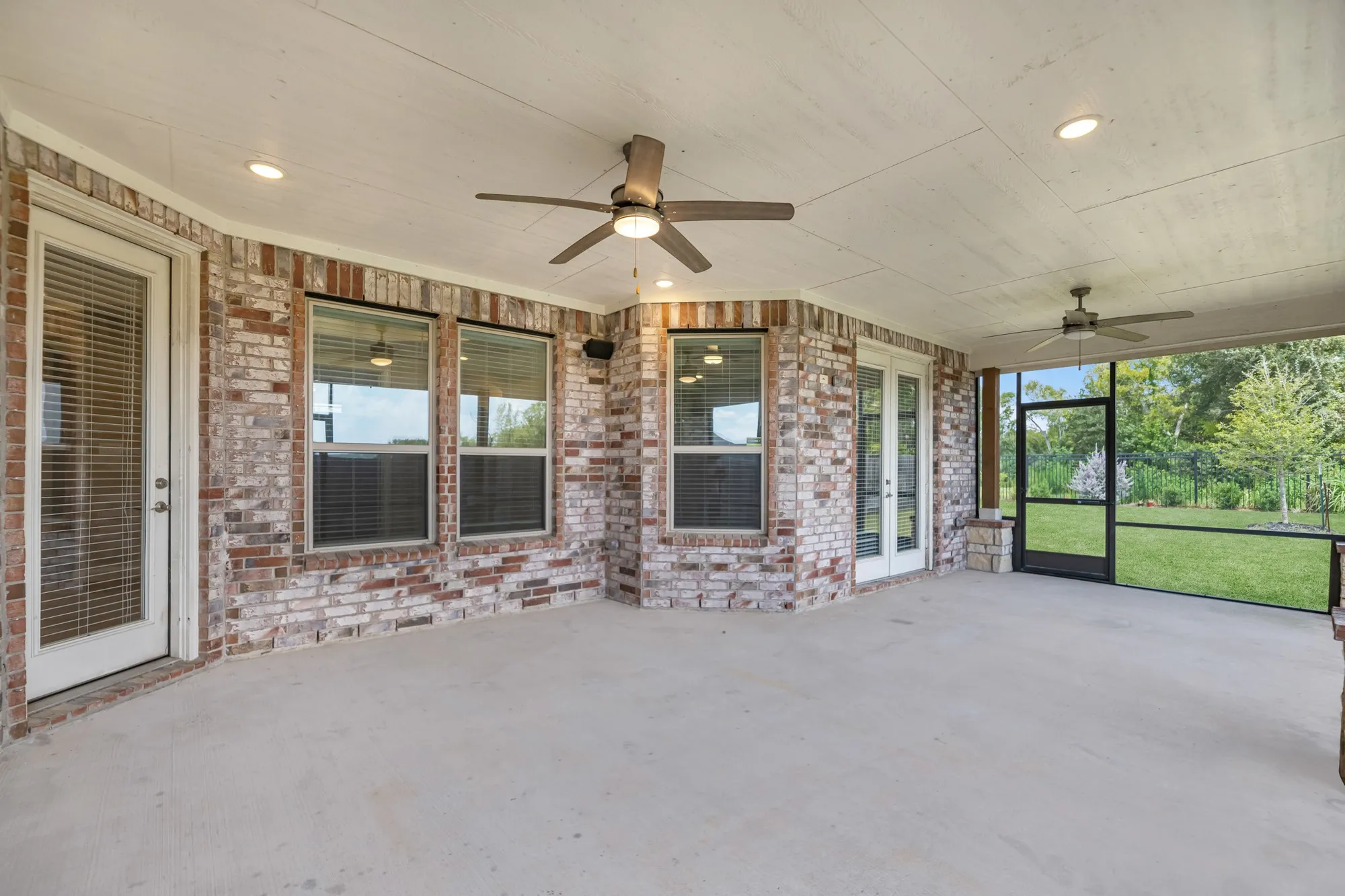 Property Slideshow image 2 of 44 | 5719 bobwhite trl, Manvel, TX, 77578
