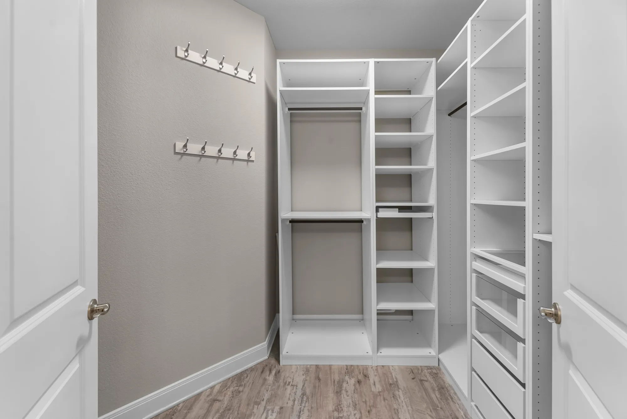 Property Slideshow image 22 of 44 | 5719 bobwhite trl, Manvel, TX, 77578