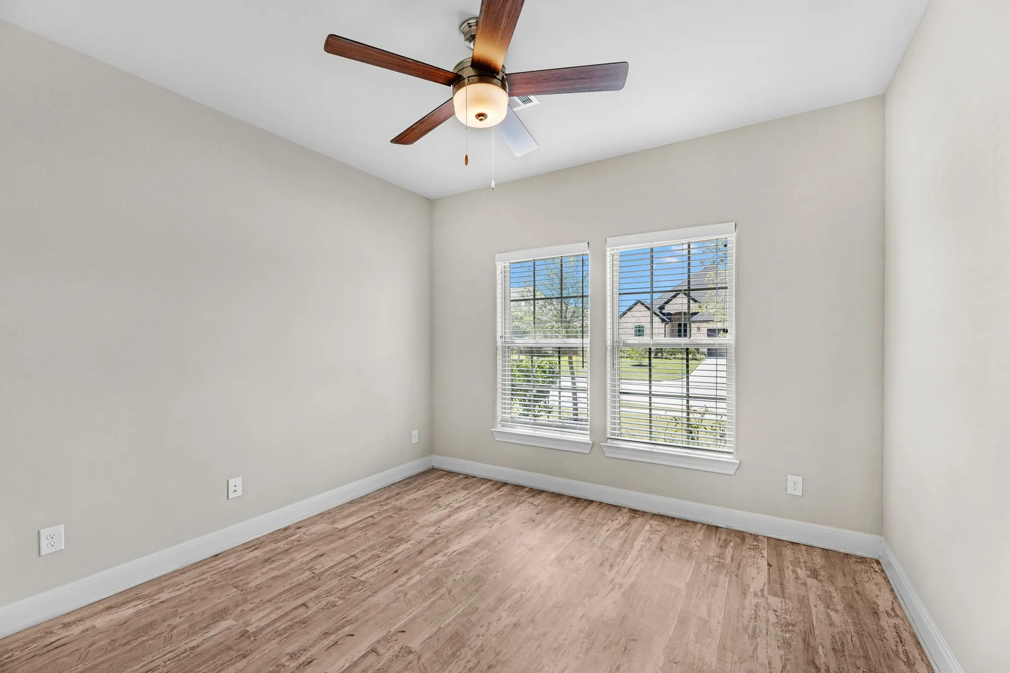 Property Slideshow image 23 of 44 | 5719 bobwhite trl, Manvel, TX, 77578