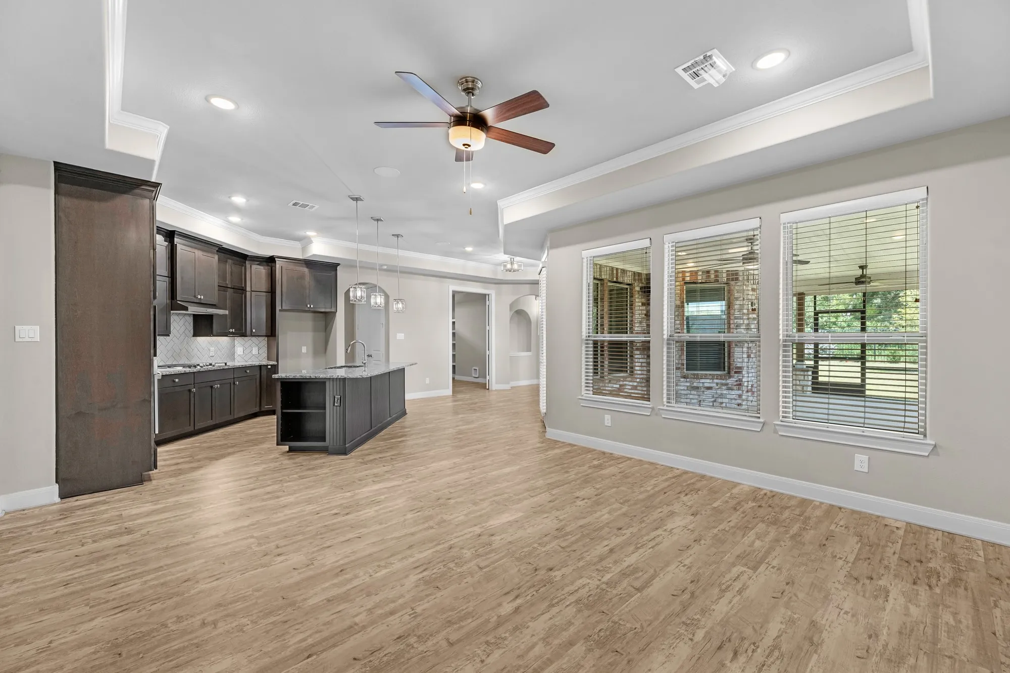 Property Slideshow image 3 of 44 | 5719 bobwhite trl, Manvel, TX, 77578