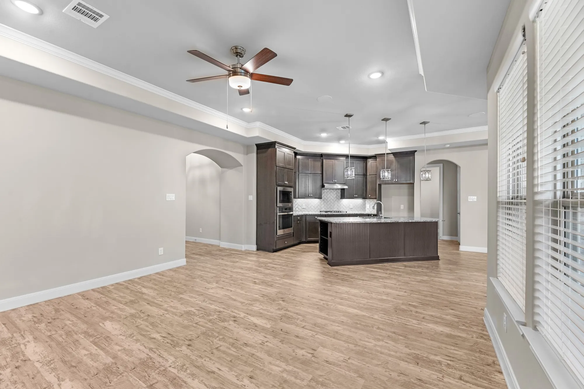 Property Slideshow image 7 of 44 | 5719 bobwhite trl, Manvel, TX, 77578