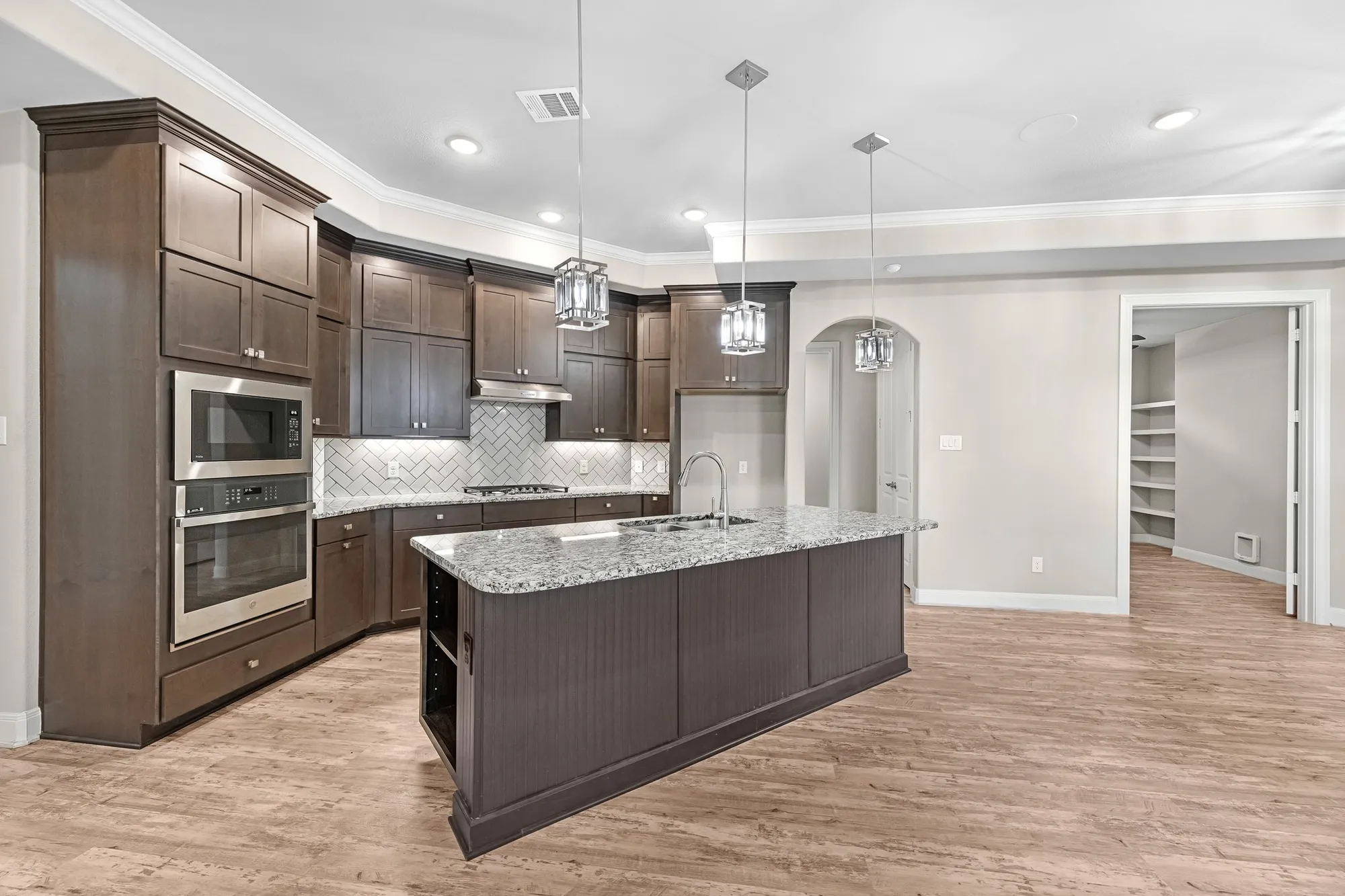 Property Slideshow image 9 of 44 | 5719 bobwhite trl, Manvel, TX, 77578