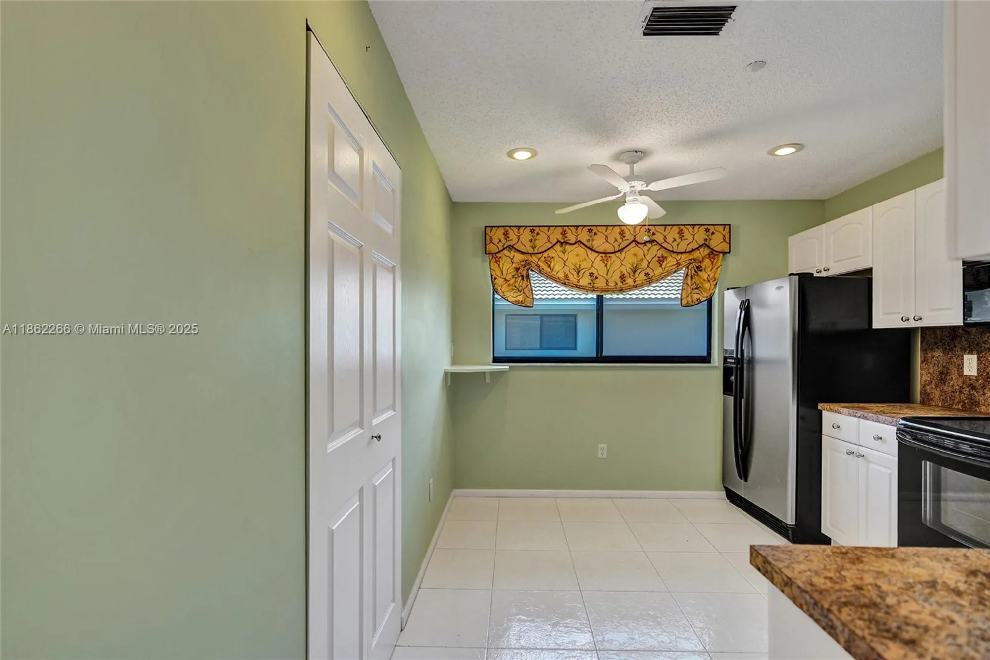 Property Slideshow image 11 of 49 | 15011 ashland cir 27, Delray Beach, FL, 33484