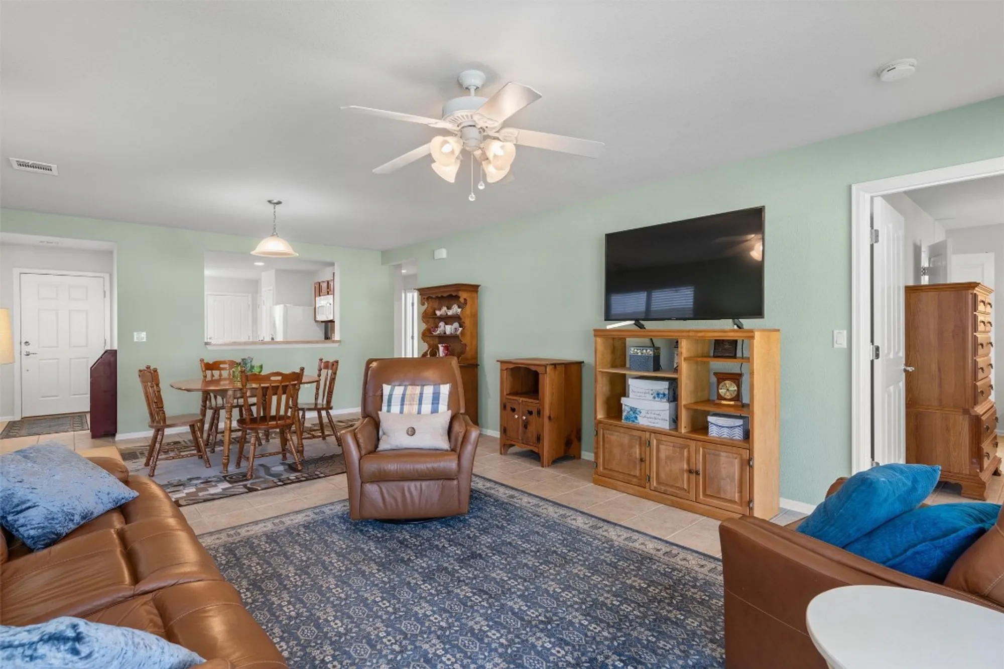 Property Slideshow image 13 of 30 | 533 salt creek ln, Georgetown, TX, 78633