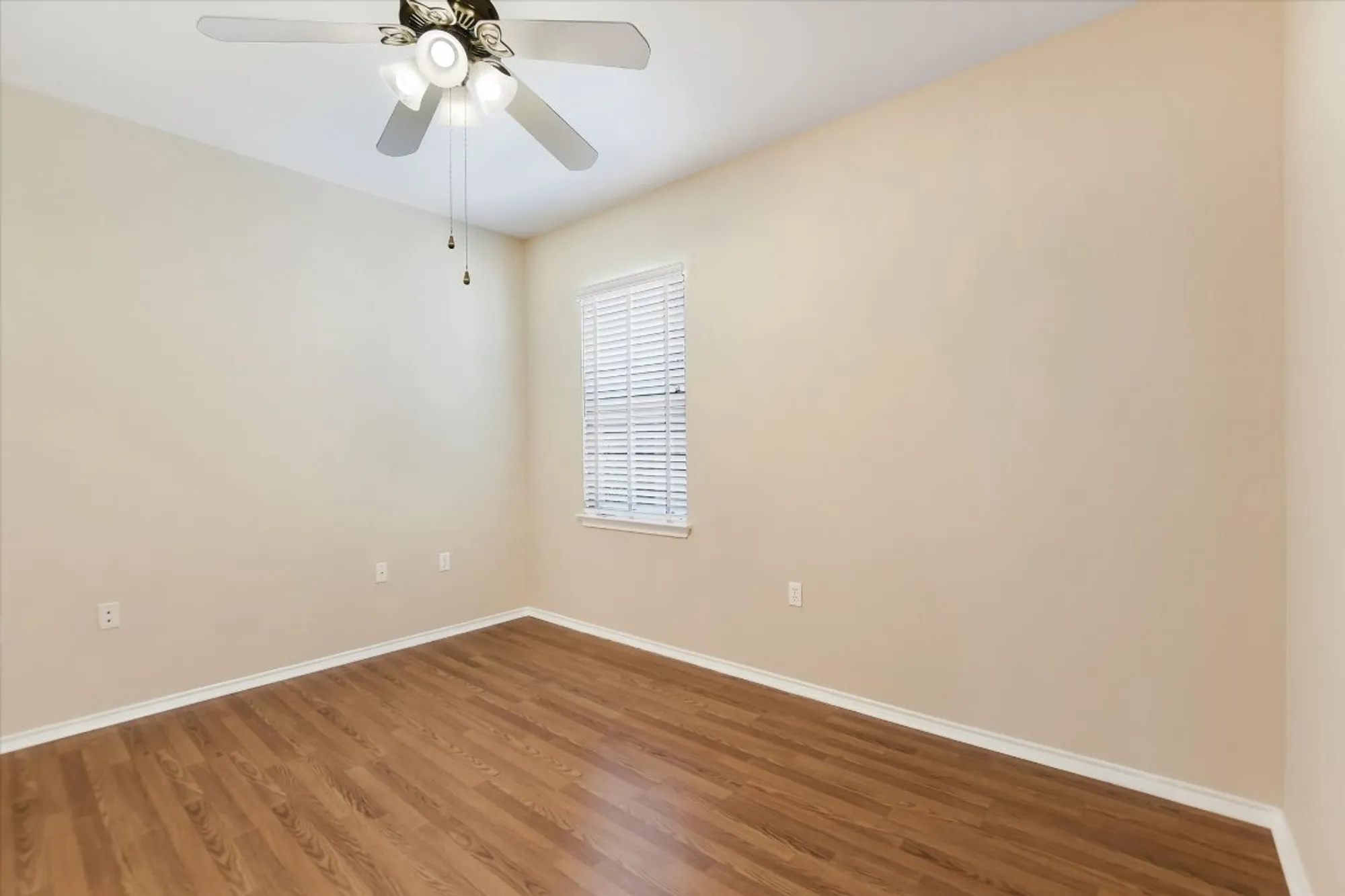 Property Slideshow image 17 of 21 | 308 summer rd, Georgetown, TX, 78633