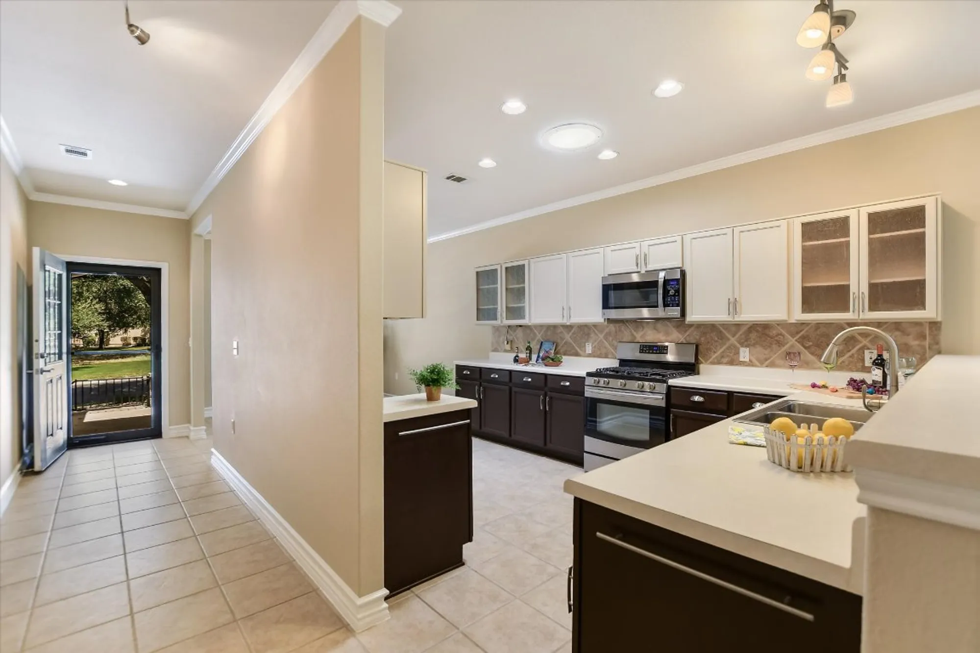 Property Slideshow image 4 of 21 | 308 summer rd, Georgetown, TX, 78633