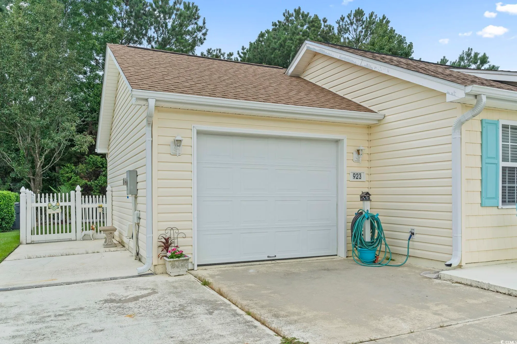 Property Slideshow image 4 of 39 | 923 don donald ct, Myrtle Beach, SC, 29588