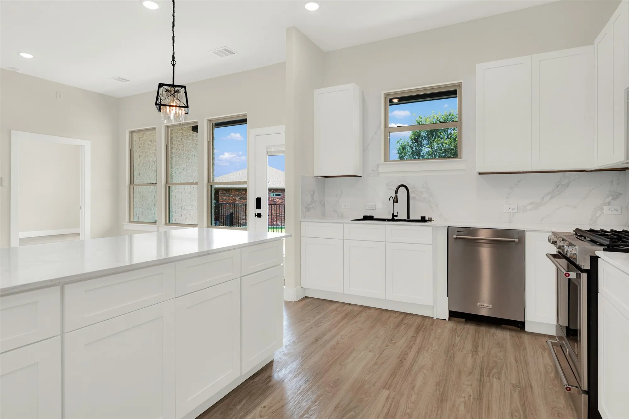 Property Slideshow image 8 of 19 | 3725 creek view dr, Mckinney, TX, 75071