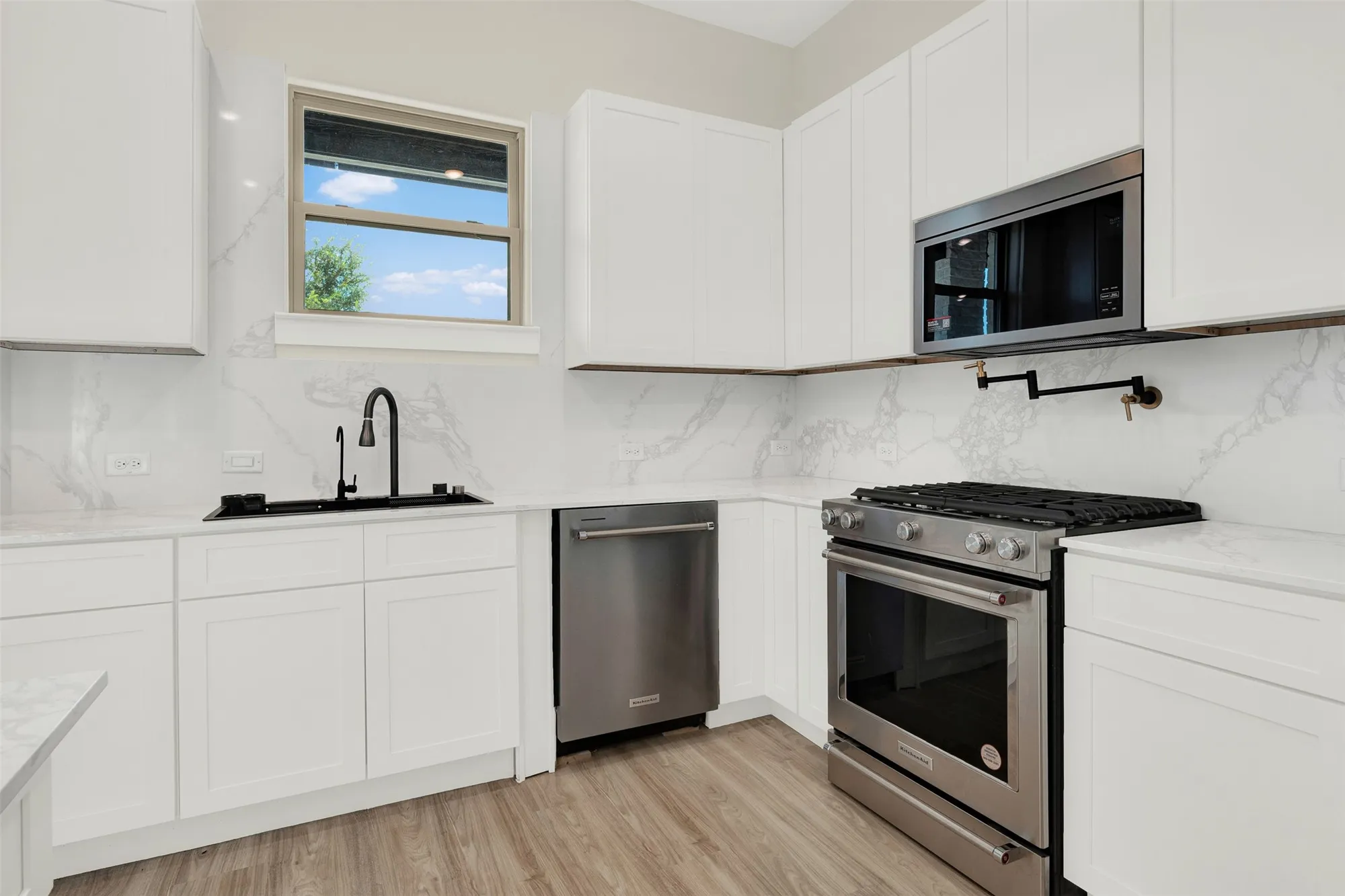 Property Slideshow image 9 of 19 | 3725 creek view dr, Mckinney, TX, 75071