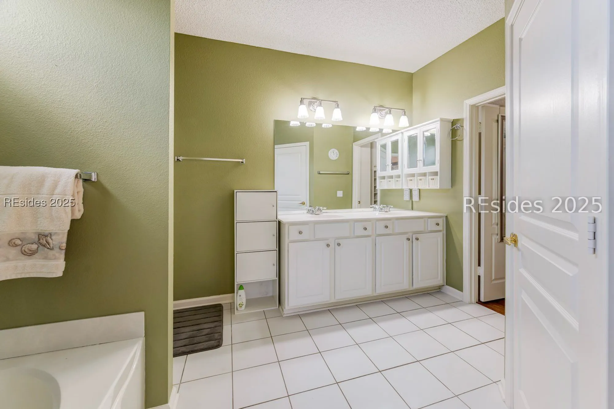 Property Slideshow image 17 of 31 | 70 holly ribbons cir, Bluffton, SC, 29909