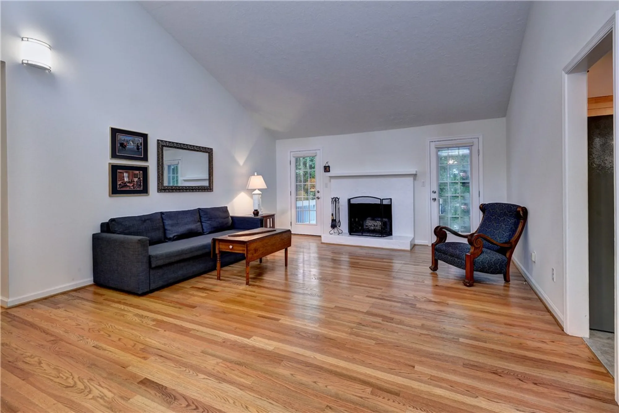 Property Slideshow image 10 of 28 | 105 daingerfield rd, Williamsburg, VA, 23185