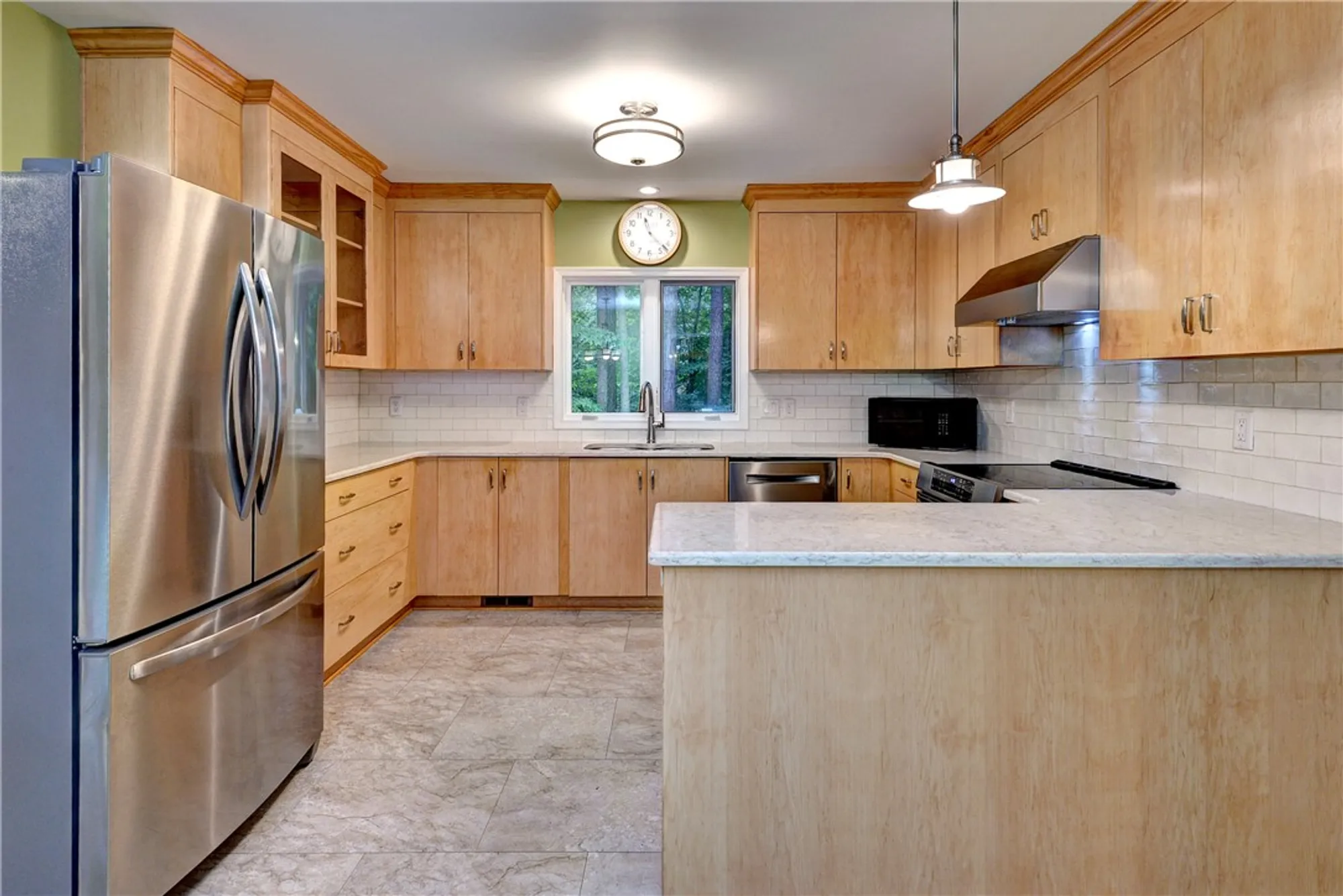 Property Slideshow image 12 of 28 | 105 daingerfield rd, Williamsburg, VA, 23185