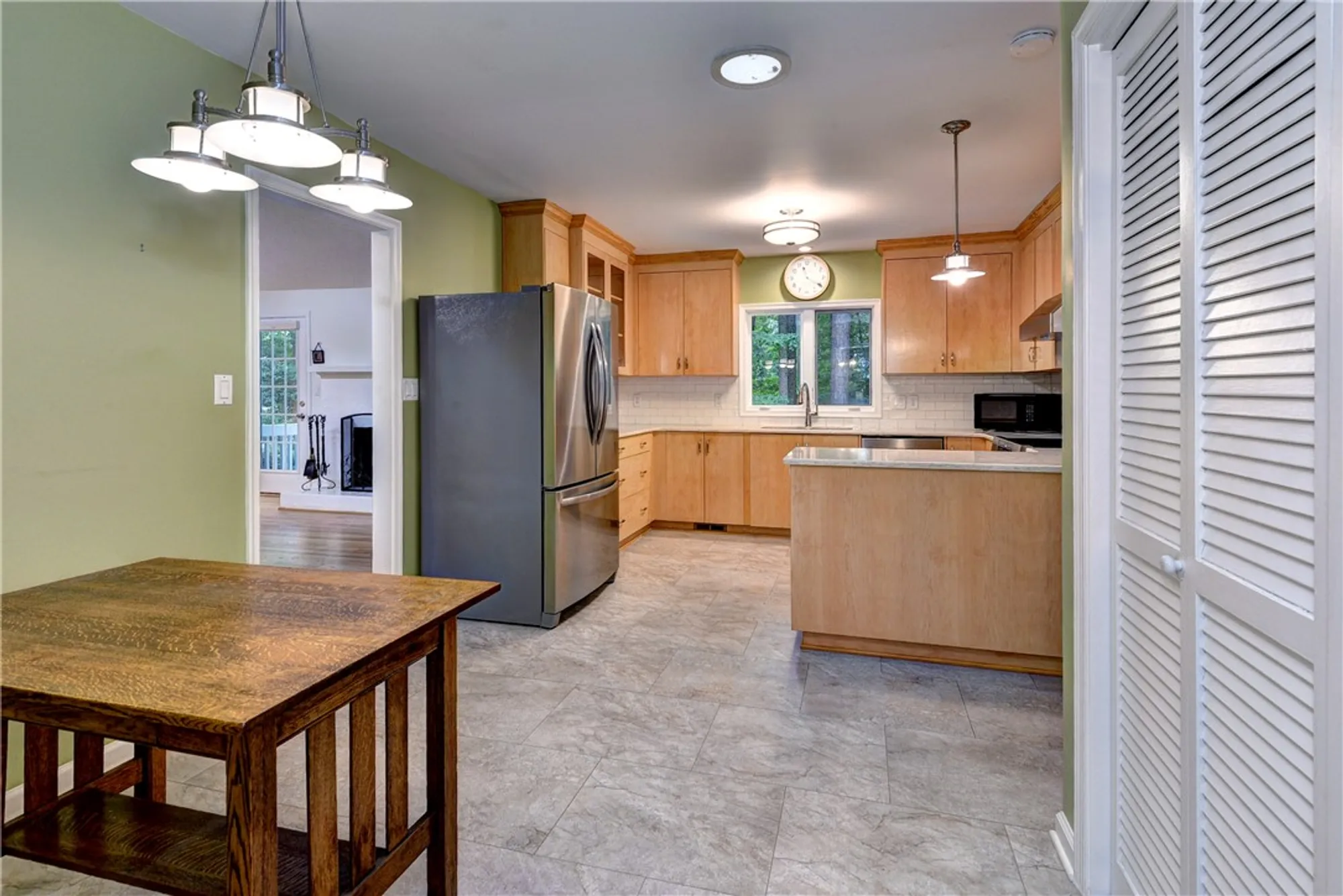 Property Slideshow image 13 of 28 | 105 daingerfield rd, Williamsburg, VA, 23185