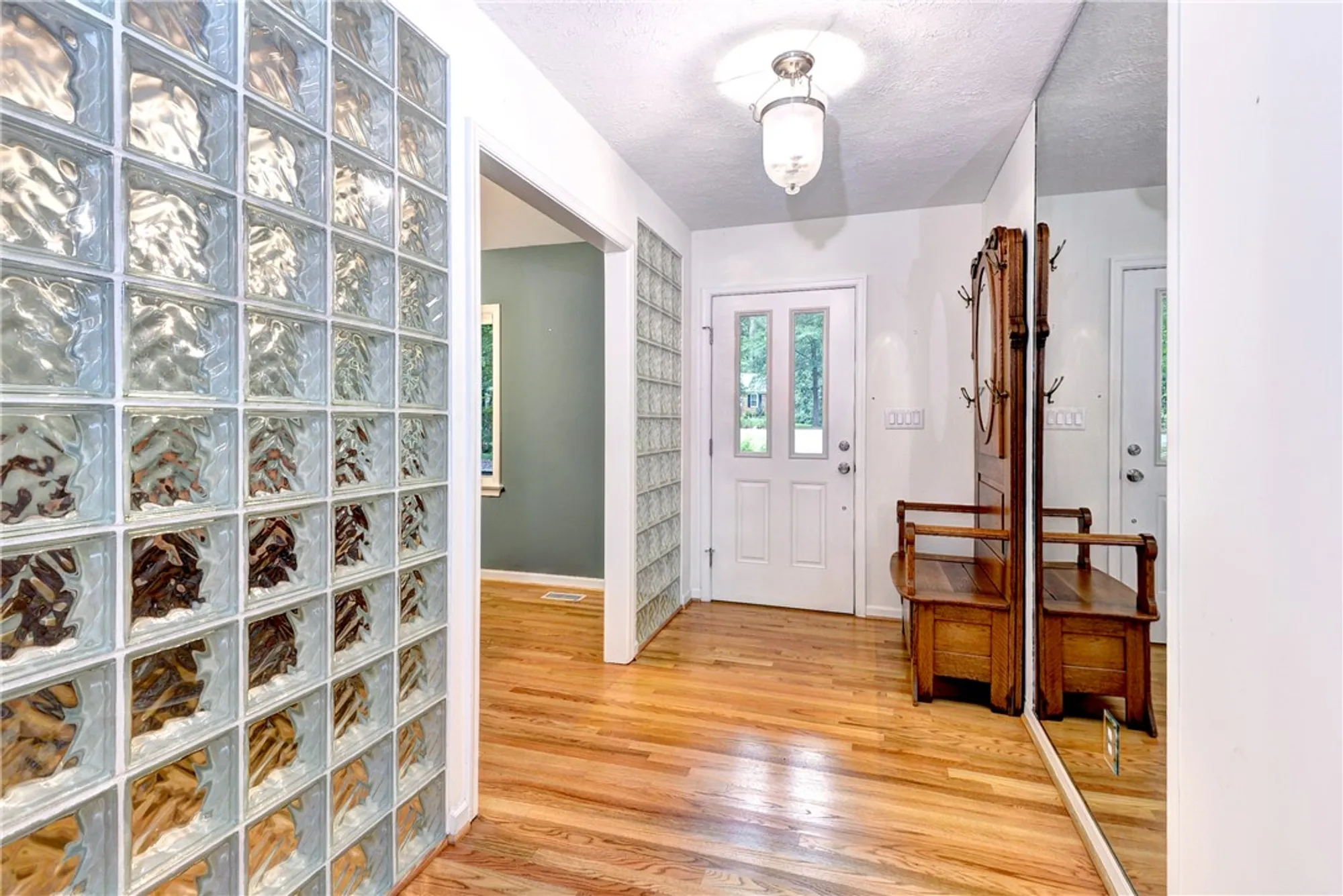 Property Slideshow image 3 of 28 | 105 daingerfield rd, Williamsburg, VA, 23185