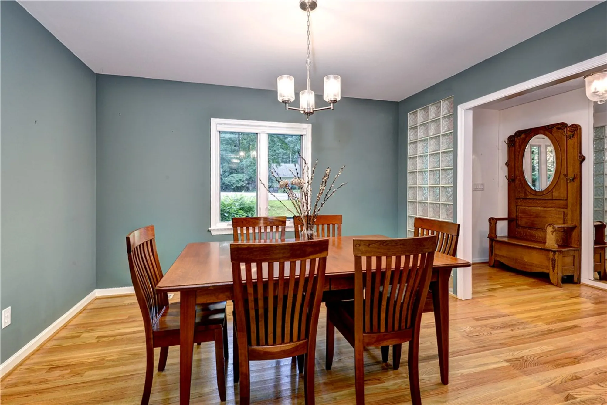 Property Slideshow image 4 of 28 | 105 daingerfield rd, Williamsburg, VA, 23185