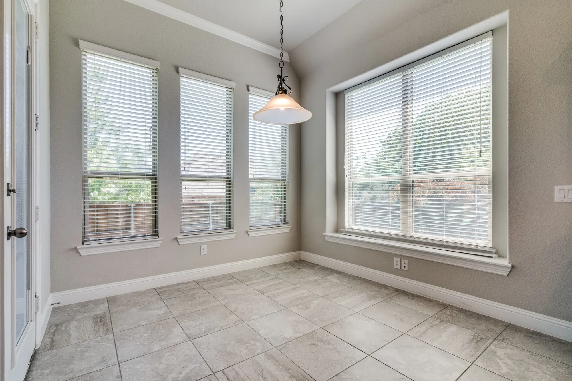 Property Slideshow image 13 of 38 | 6000 kenyon ct, Flower Mound, TX, 75028