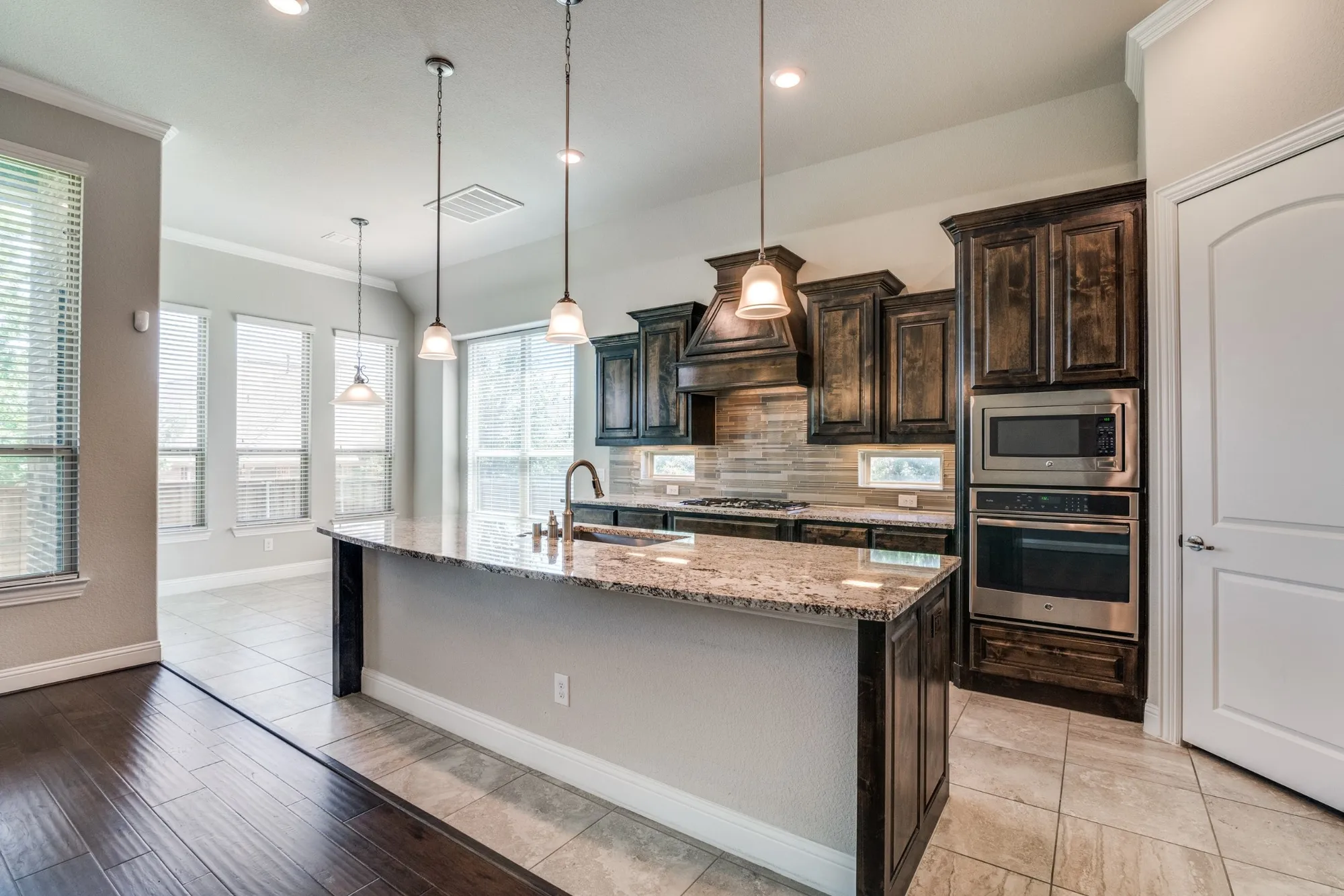 Property Slideshow image 7 of 38 | 6000 kenyon ct, Flower Mound, TX, 75028