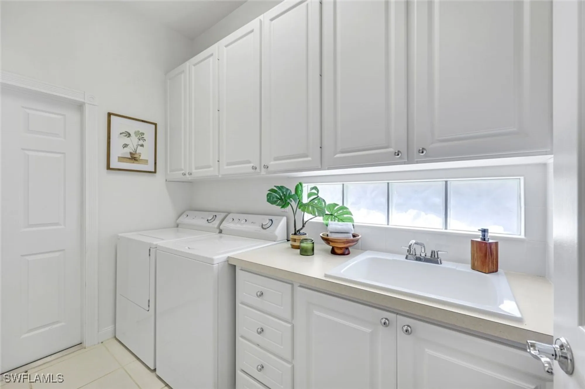 Property Slideshow image 17 of 23 | 3730 whidbey way, Naples, FL, 34119