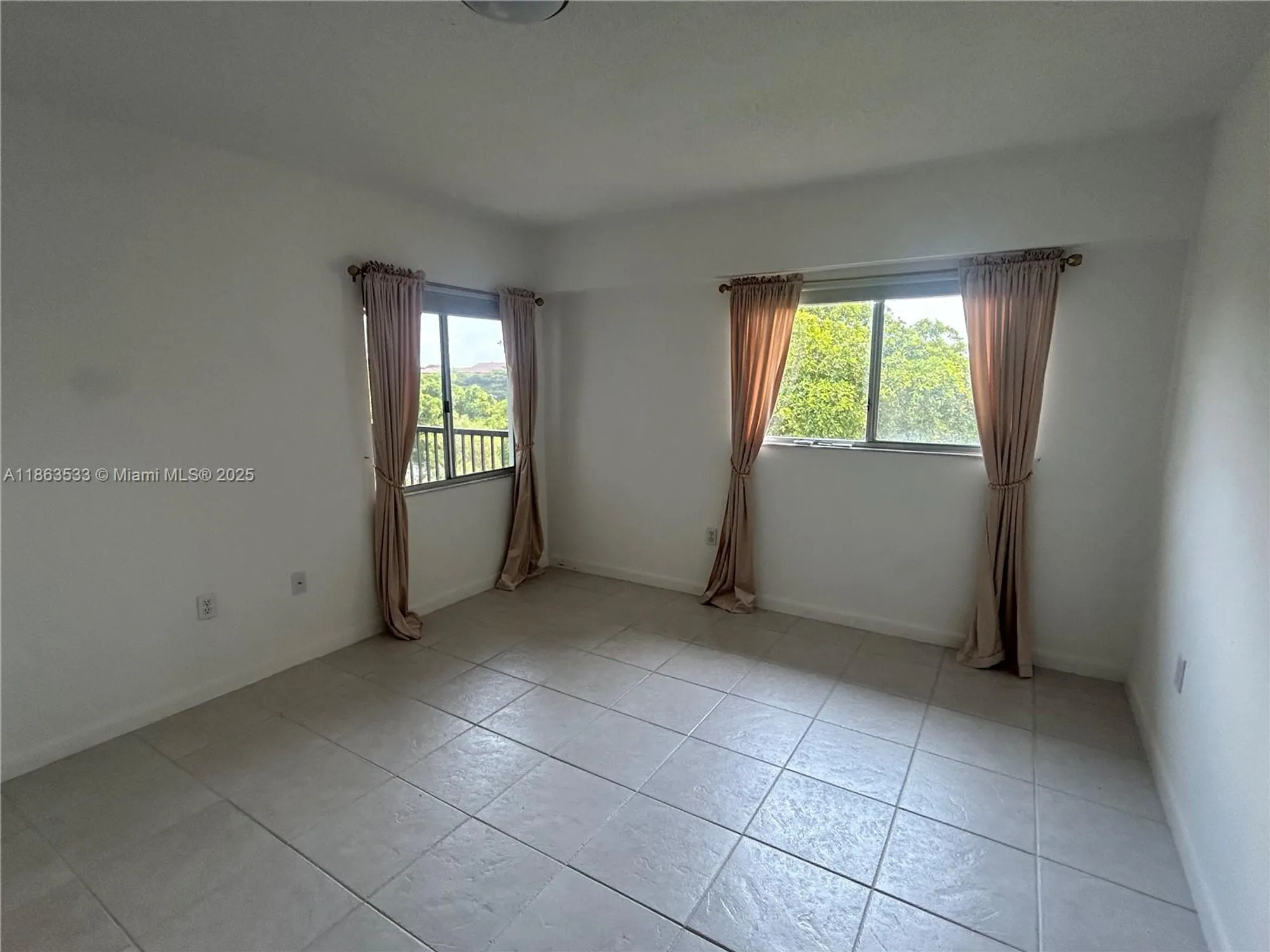 Property Slideshow image 7 of 11 | 901 sw 141st ave 409m, Pembroke Pines, FL, 33027