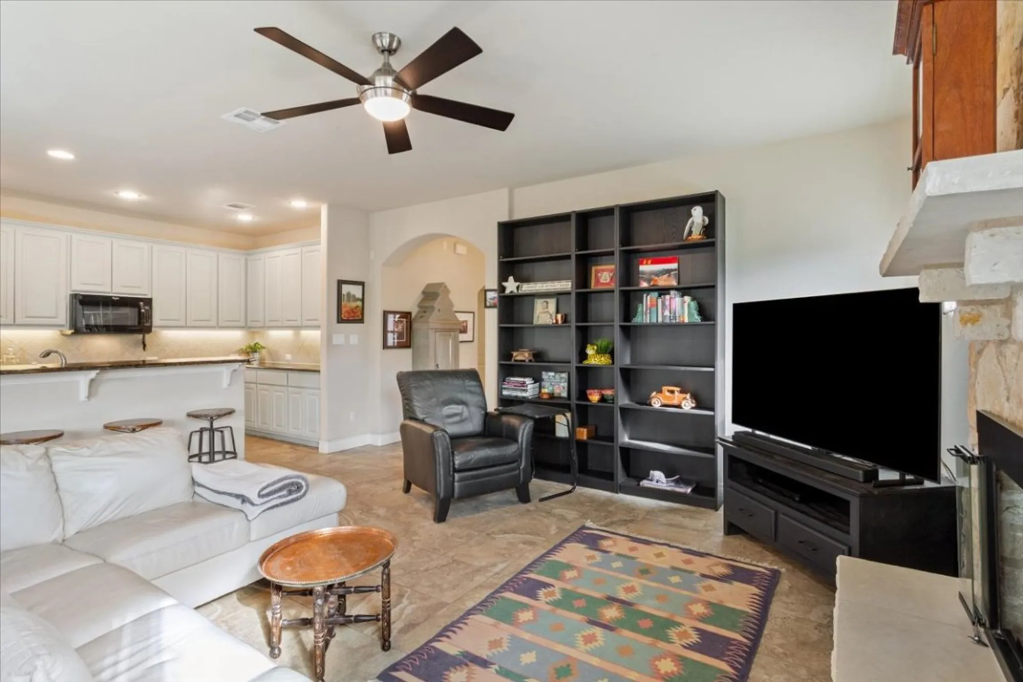 Property Slideshow image 16 of 38 | 824 sierra blanco loop, Georgetown, TX, 78633