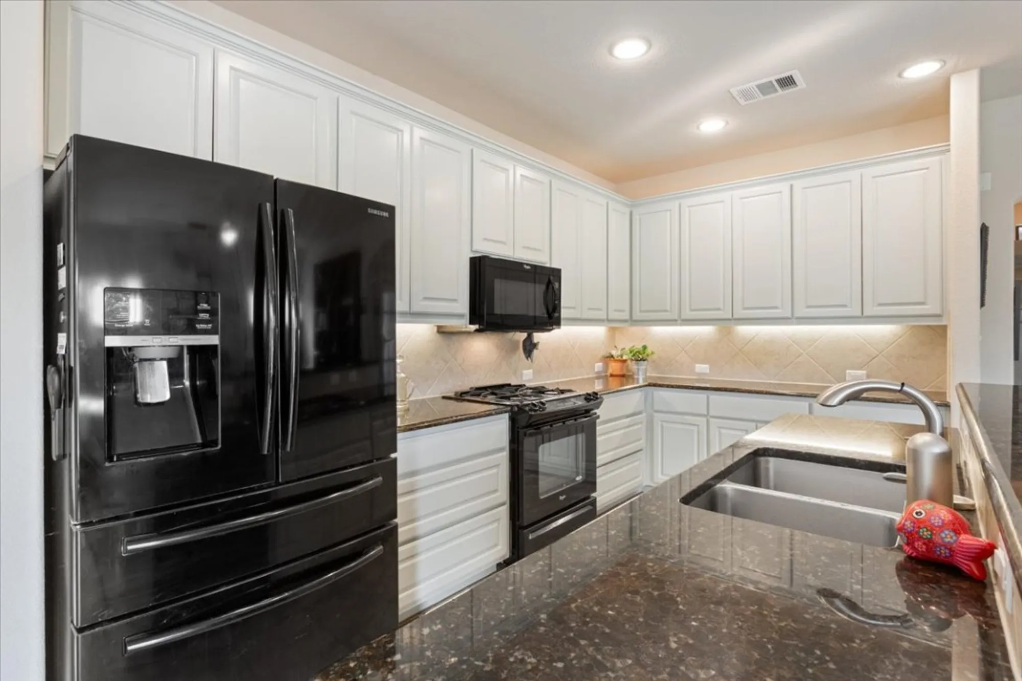 Property Slideshow image 17 of 38 | 824 sierra blanco loop, Georgetown, TX, 78633