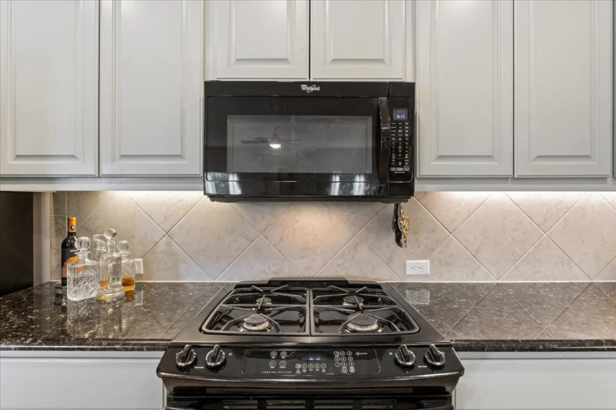 Property Slideshow image 18 of 38 | 824 sierra blanco loop, Georgetown, TX, 78633