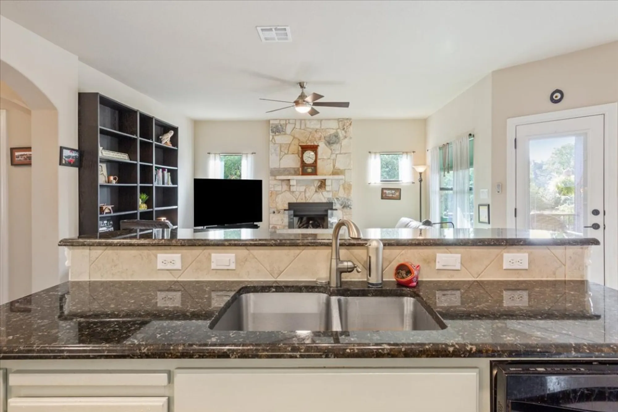 Property Slideshow image 19 of 38 | 824 sierra blanco loop, Georgetown, TX, 78633